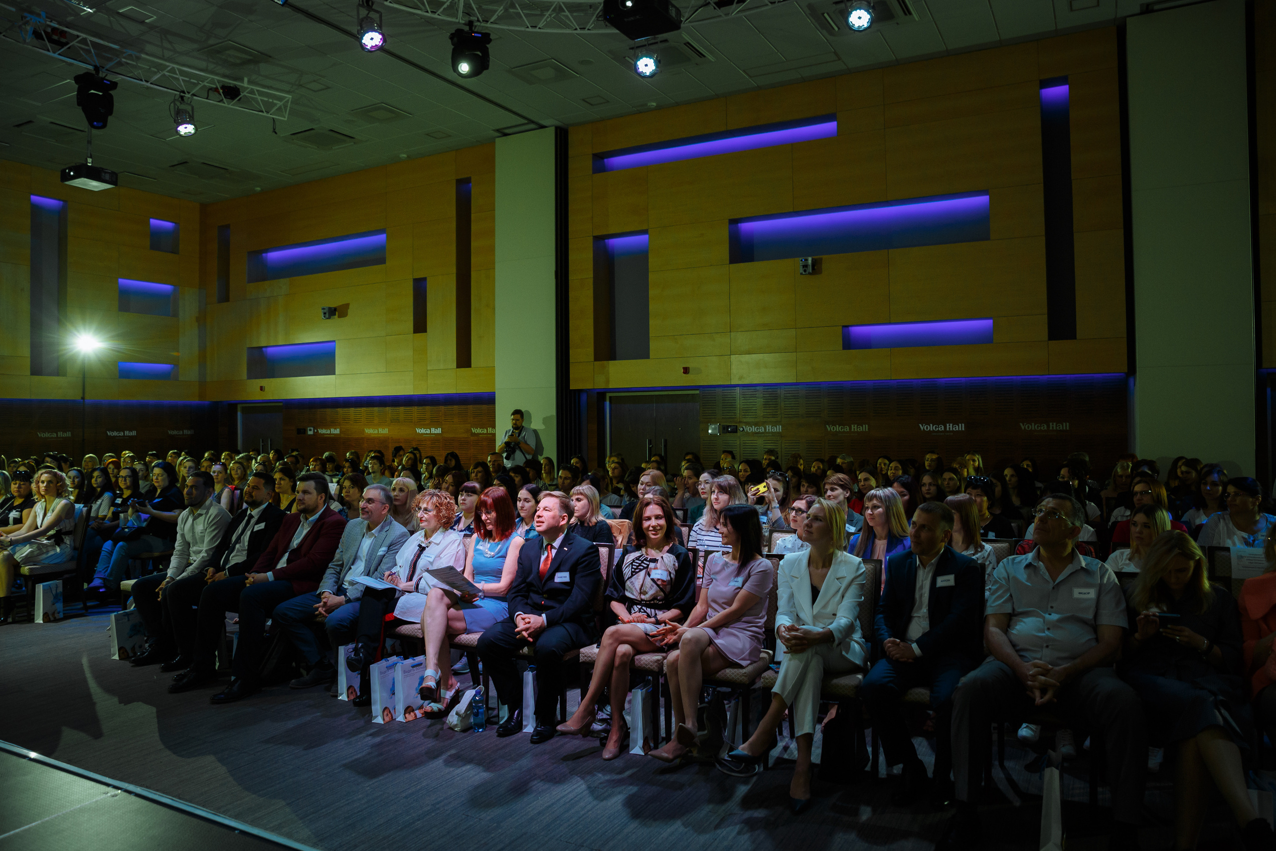 Мир оптики. Конференция в Volga hall. Свадебный и репортажный фотограф в Волгограде Антон Сидоренко