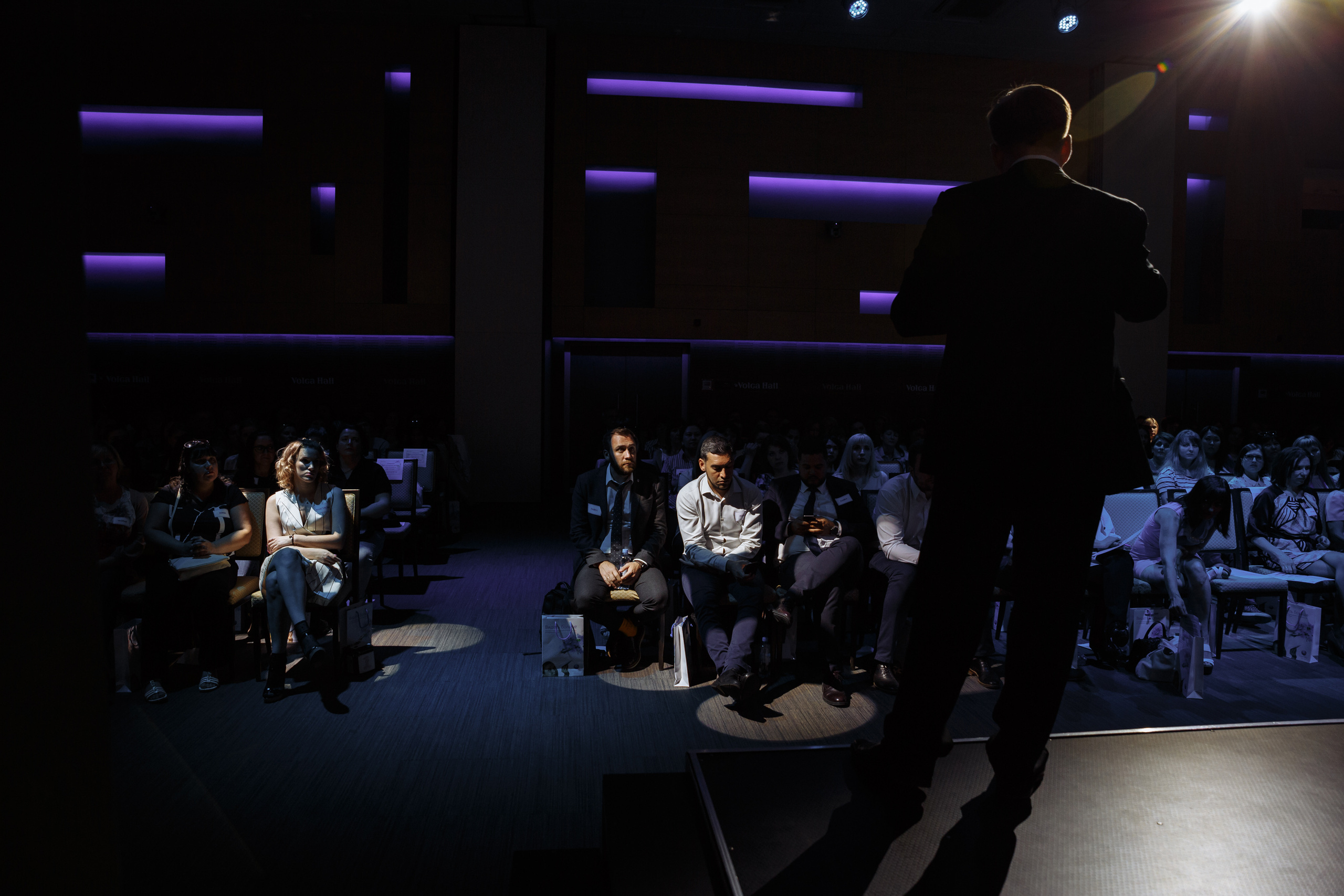 Мир оптики. Конференция в Volga hall. Свадебный и репортажный фотограф в Волгограде Антон Сидоренко