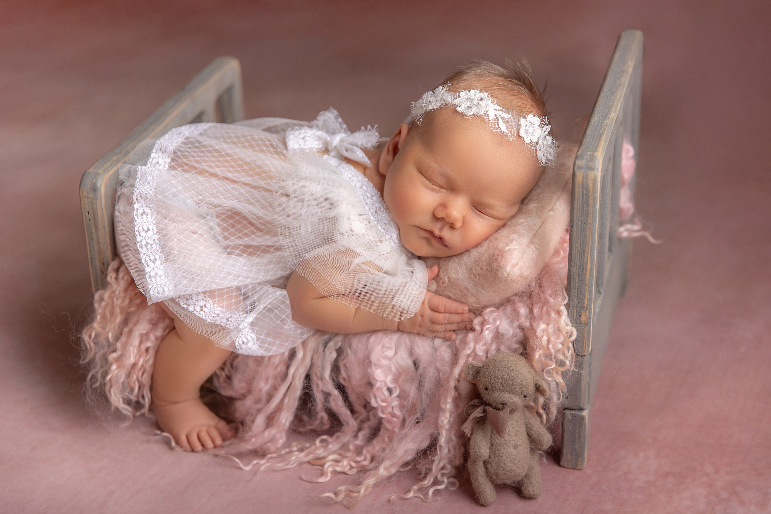 Кроватка сер гал. Фотограф новорожденных, семейный фотограф в Санкт-Петербурге