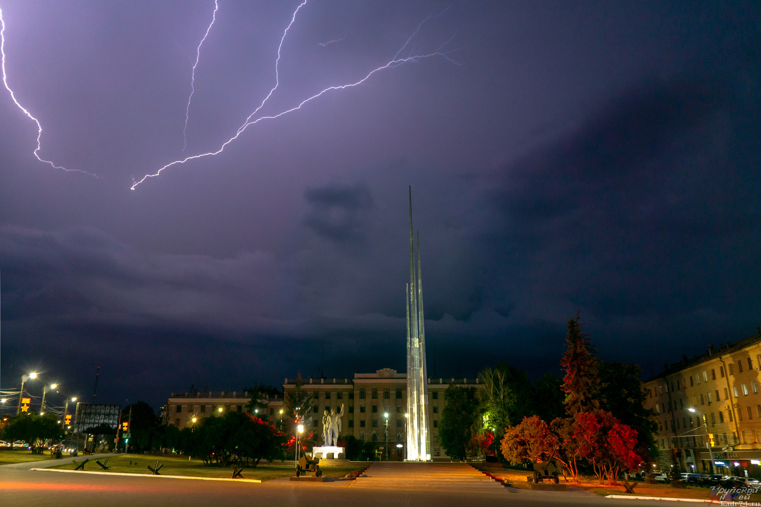 Грозовое небо над площадью победы в Туле. Фотограф в Туле Крупский АнДРей. Фотостудия «КАДР71» в Туле