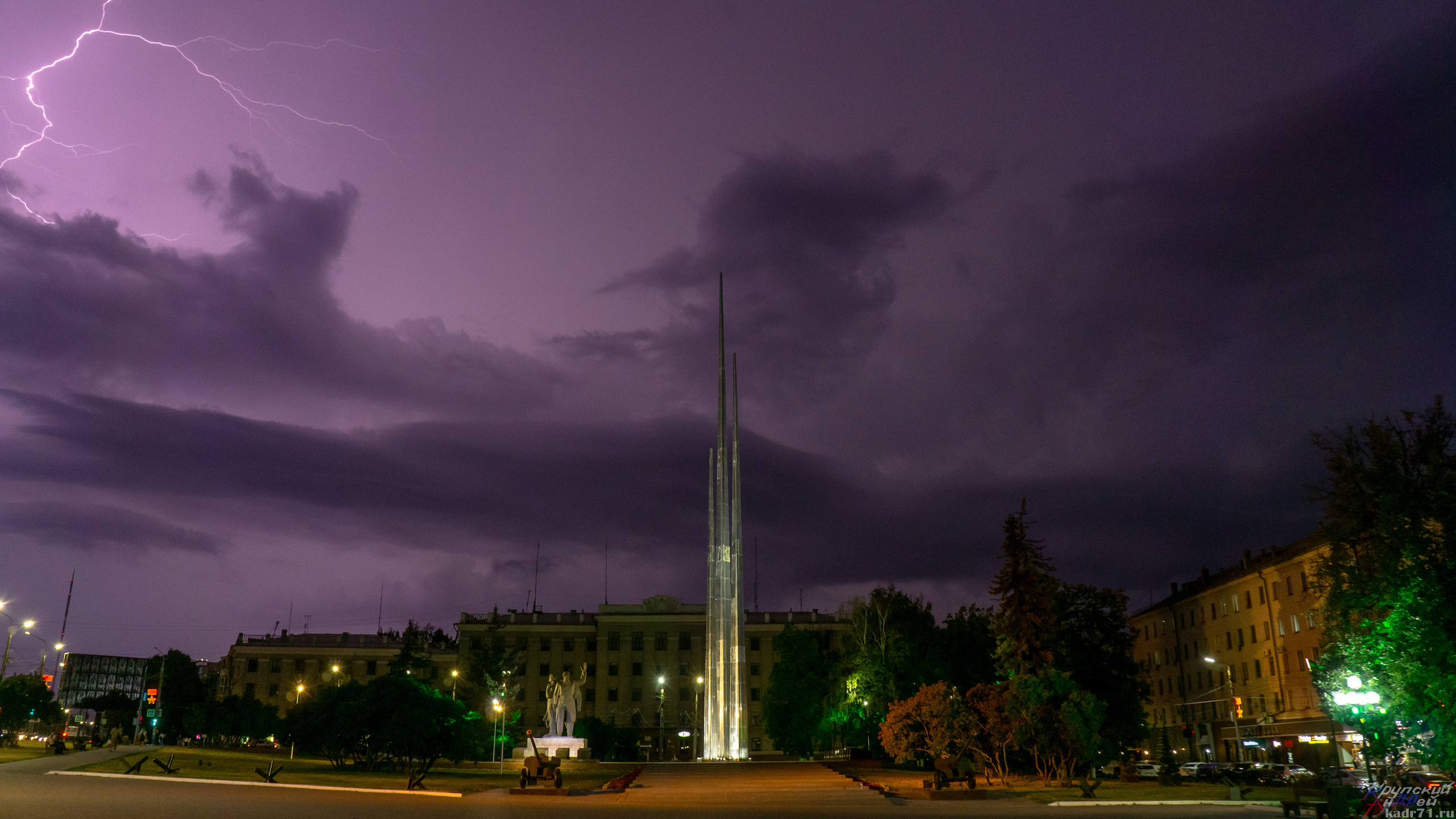 Грозовое небо над площадью победы в Туле. Фотограф в Туле Крупский АнДРей. Фотостудия «КАДР71» в Туле