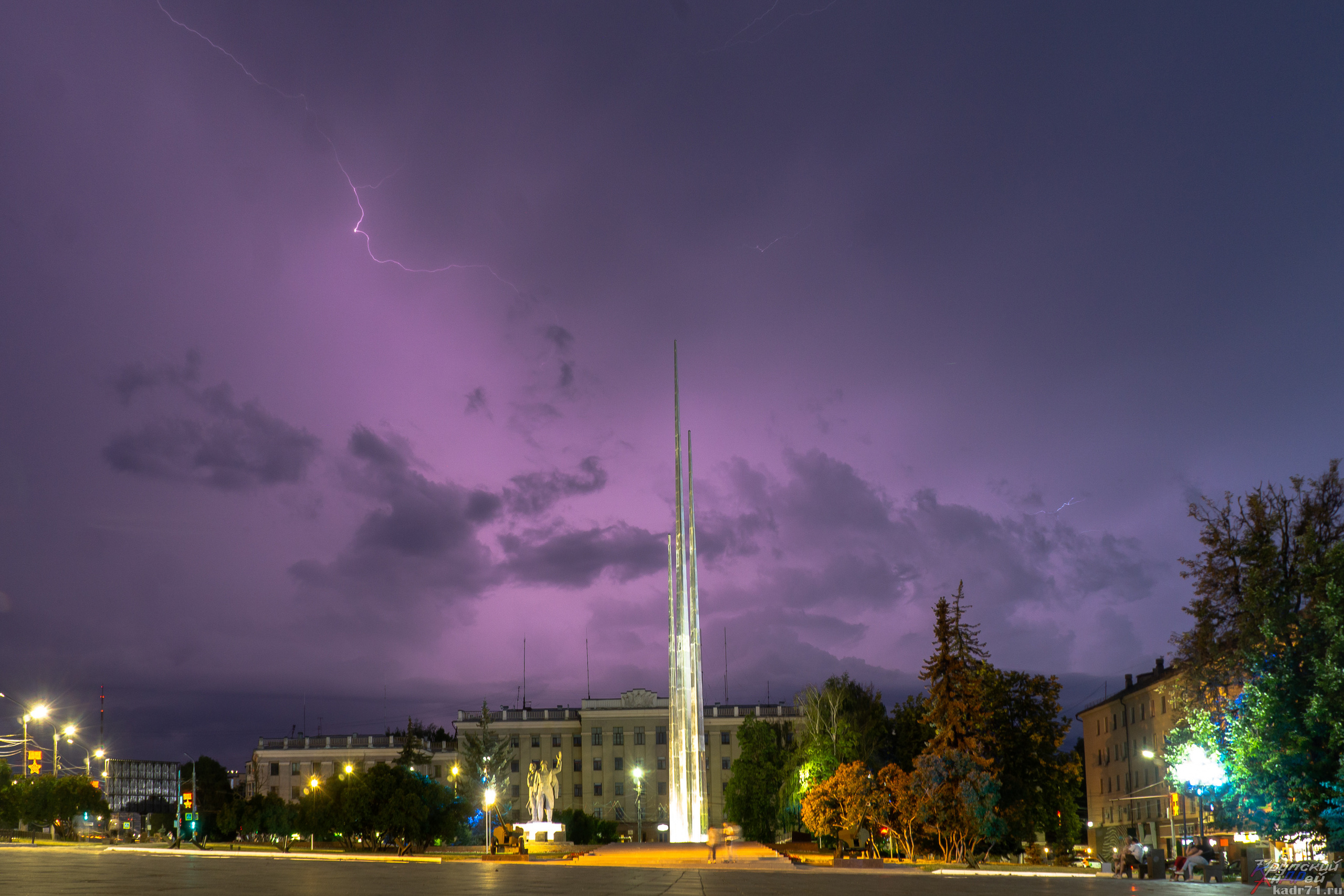 Грозовое небо над площадью победы в Туле. Фотограф в Туле Крупский АнДРей. Фотостудия «КАДР71» в Туле