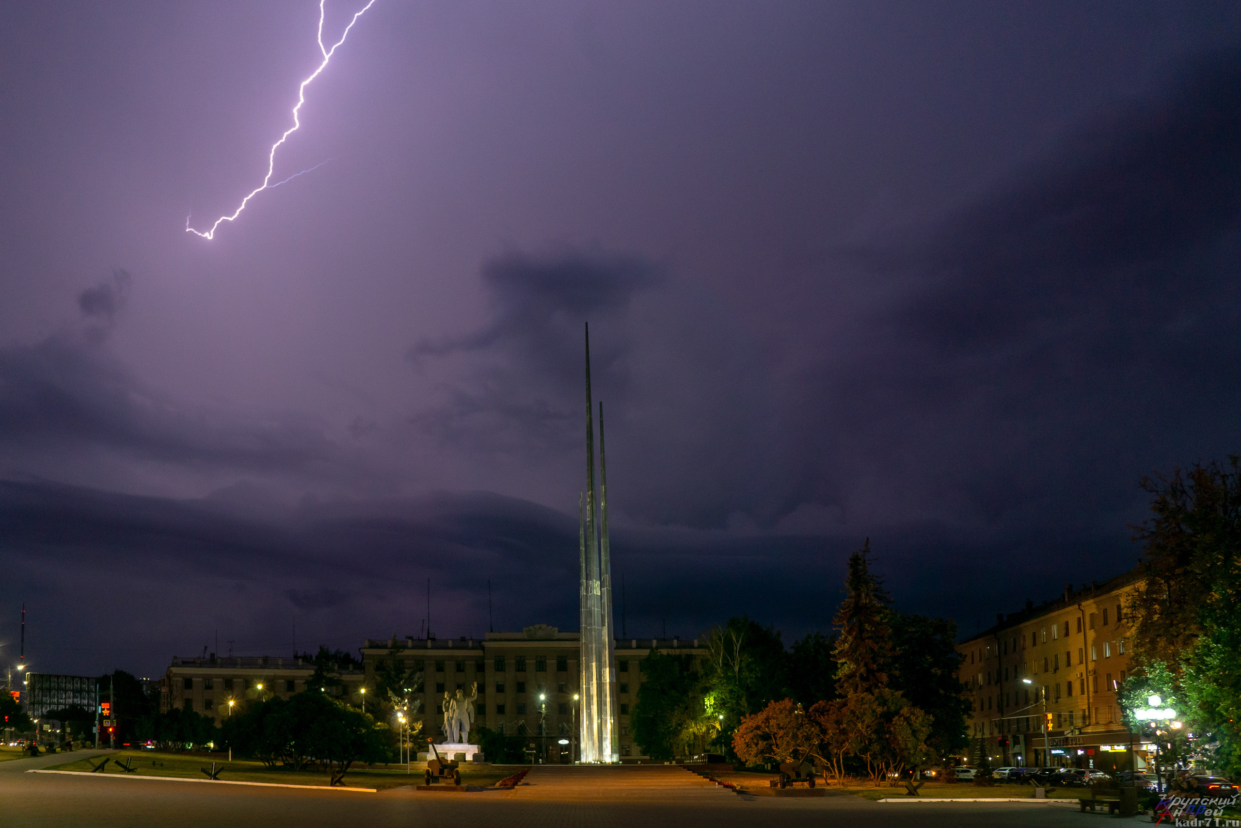 Грозовое небо над площадью победы в Туле. Фотограф в Туле Крупский АнДРей. Фотостудия «КАДР71» в Туле