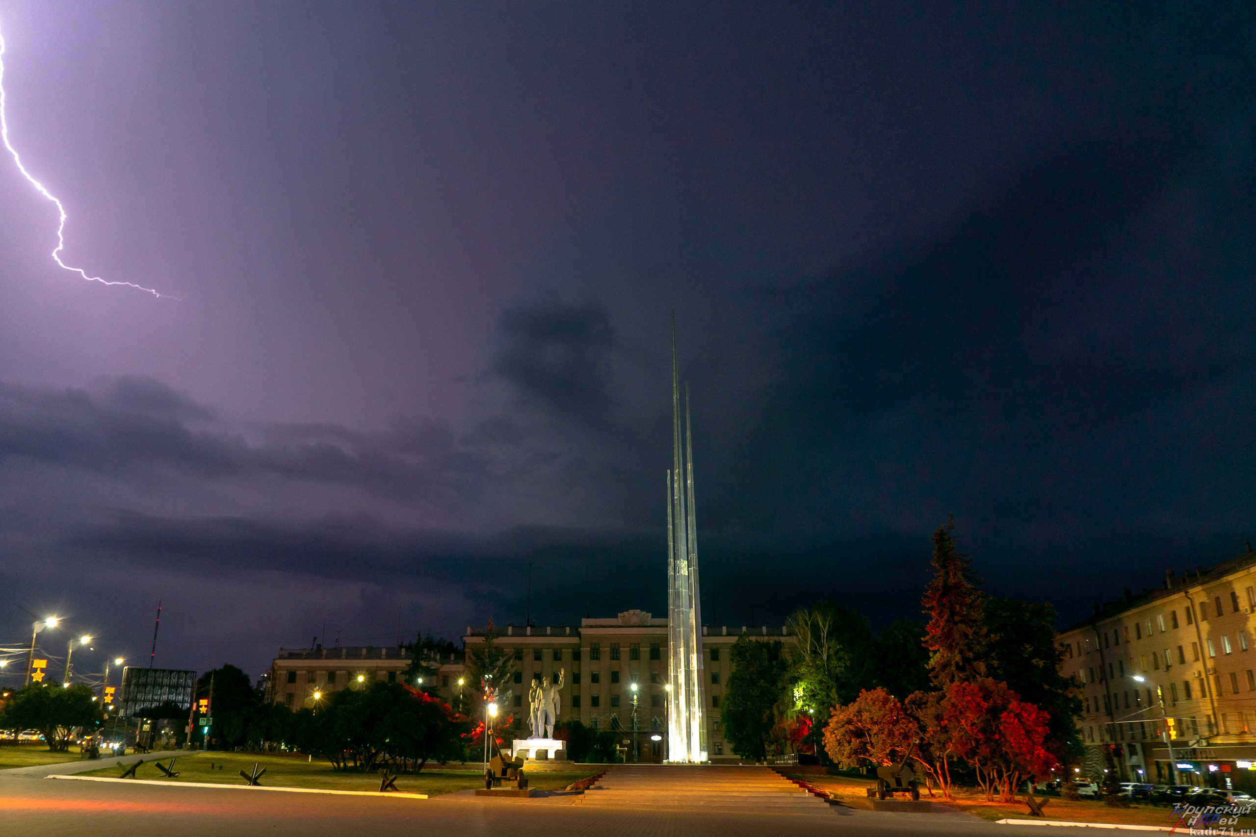 Грозовое небо над площадью победы в Туле. Фотограф в Туле Крупский АнДРей. Фотостудия «КАДР71» в Туле