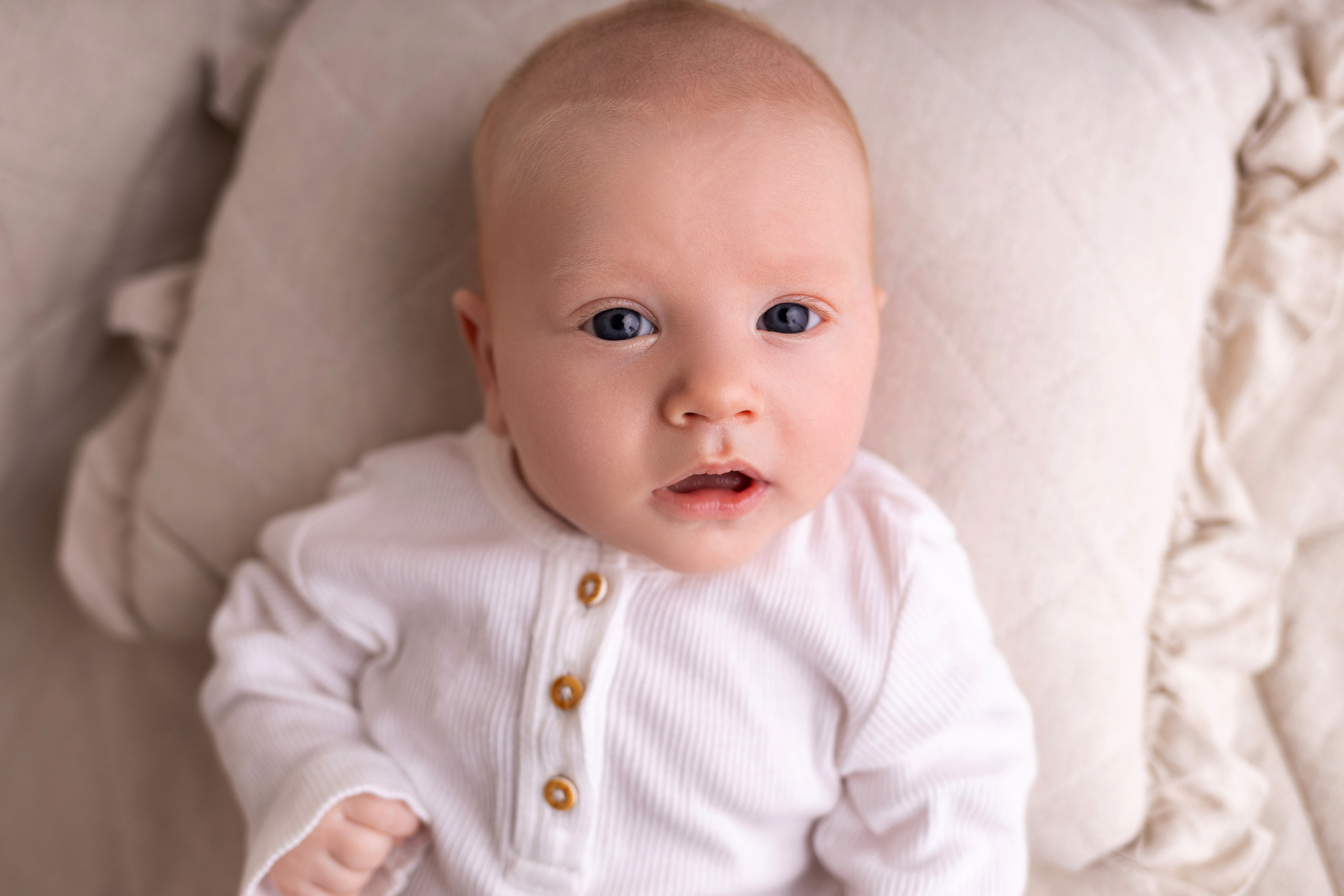 Newborn съемка в стиле Лайф. Фотограф новорожденных малышей в Омске и Омской области Эльвира Камаева