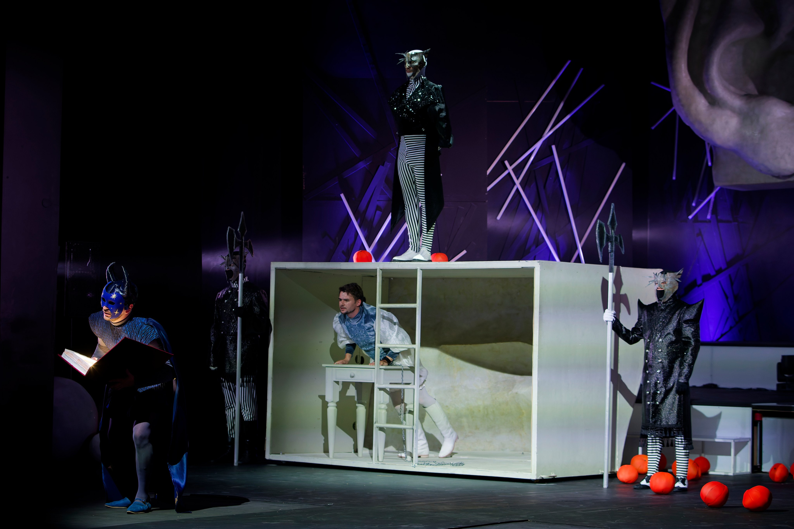 Спектакль «Любовь к трем апельсинам». Кутузов Евгений Фотограф в Южно-Сахалинске