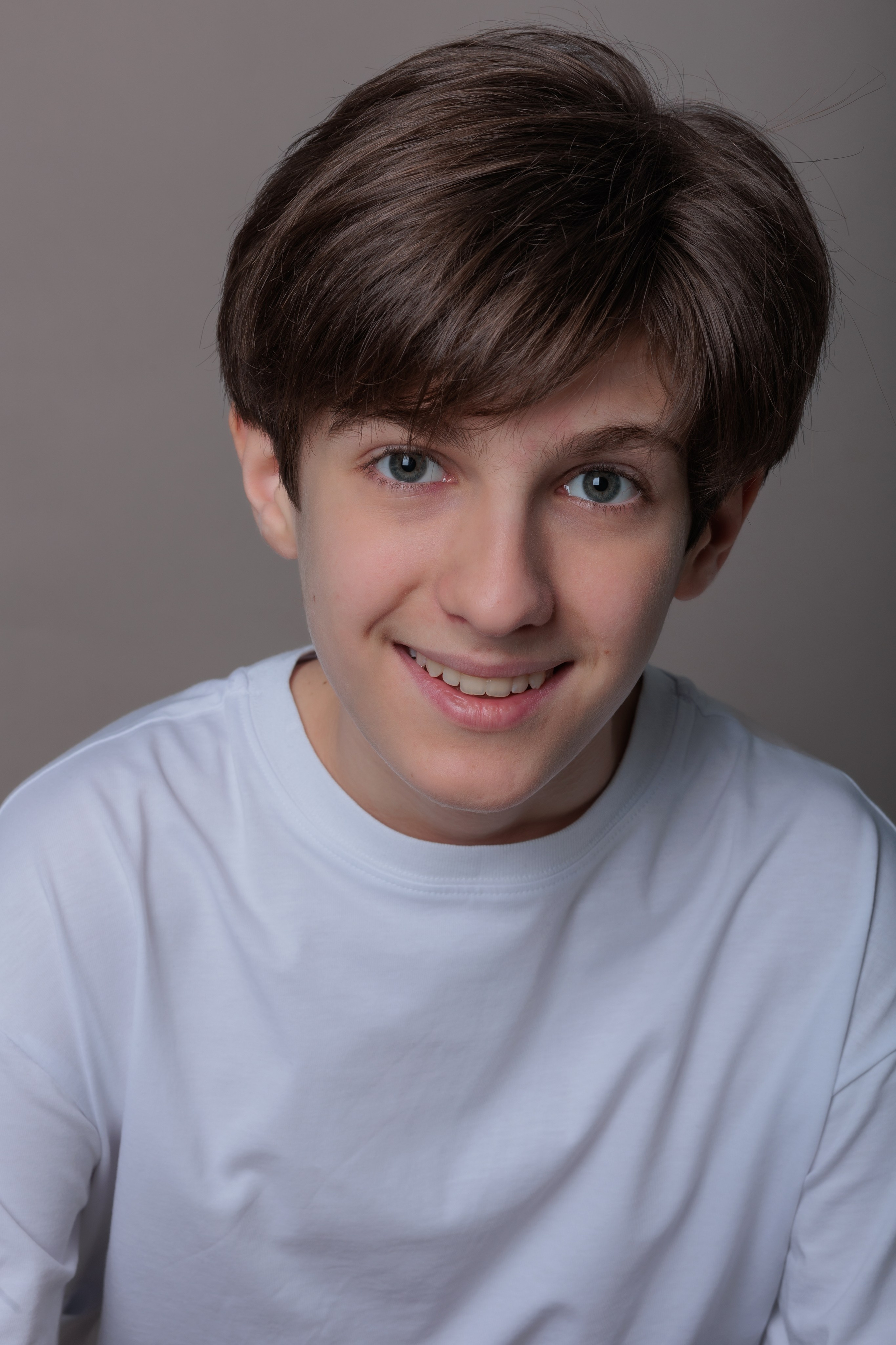 АРТЁМ. Я фотограф из Москвы к Вашим услугам