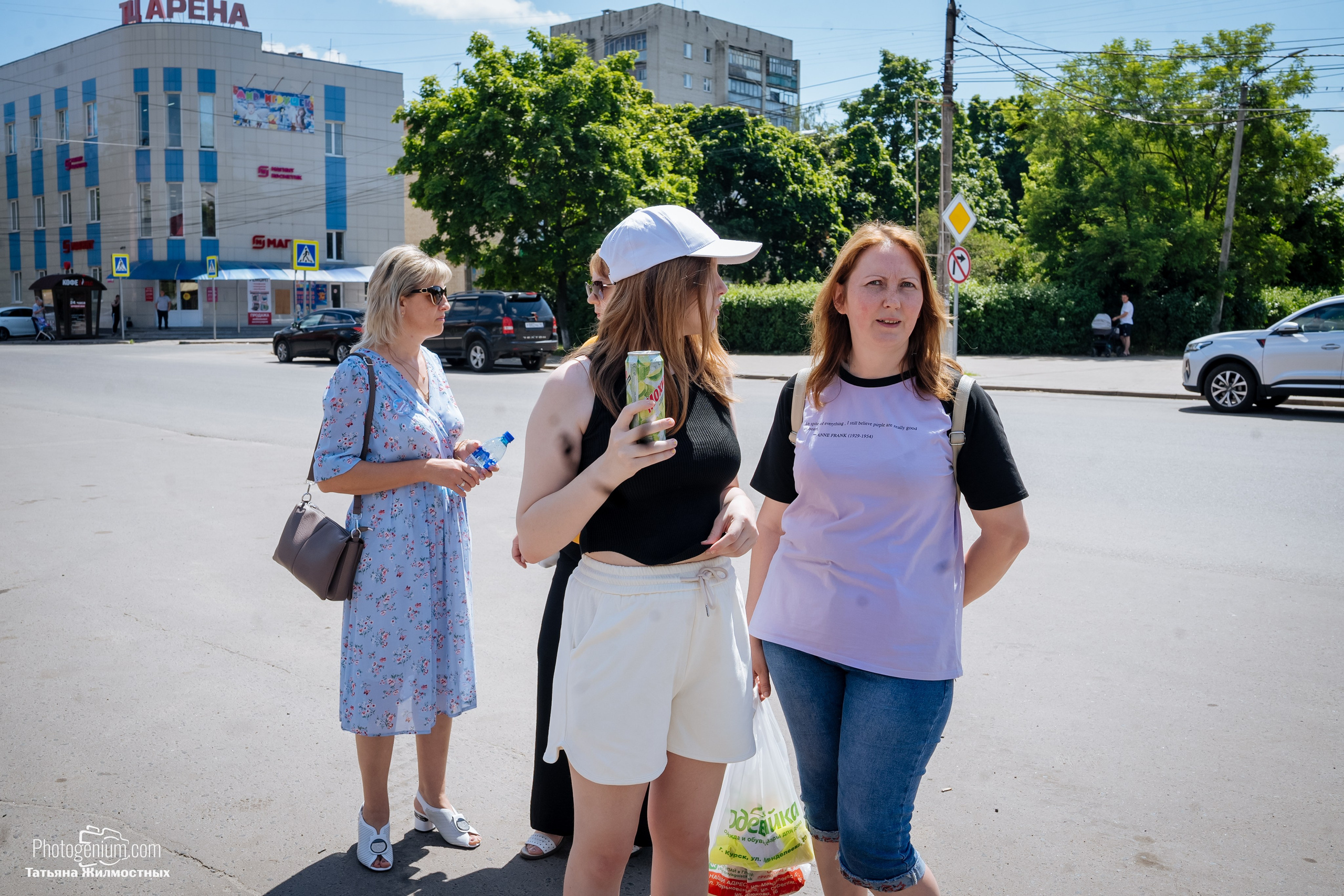 8 июня «Патриоты из Курска» сбор гуманитарной помощи у кинотеатра «Родина». Фотограф Нижний Новгород Татьяна Кейод