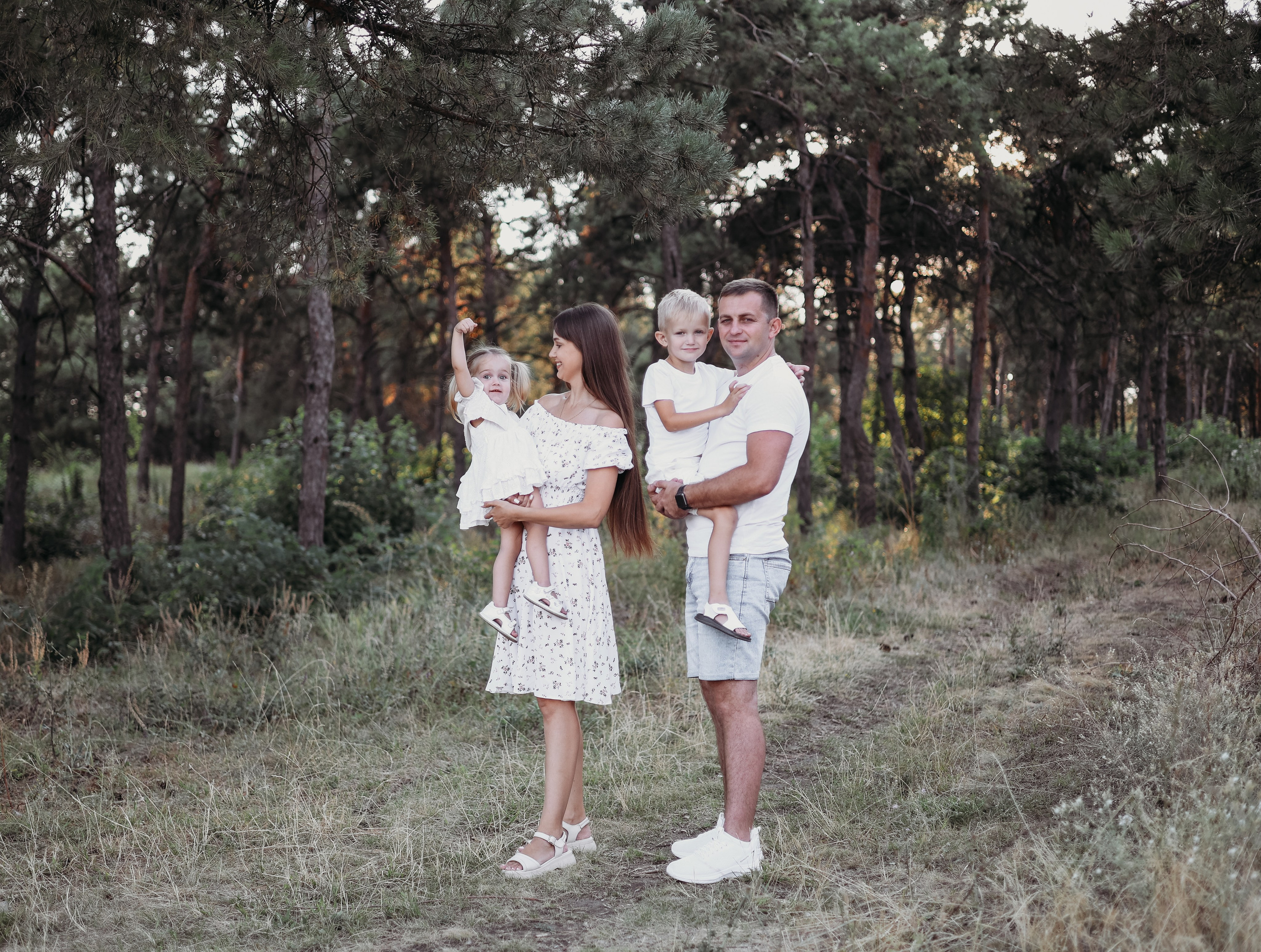 Сергей, Вика, Артем и Алина. Фотограф Алевтина Матешук