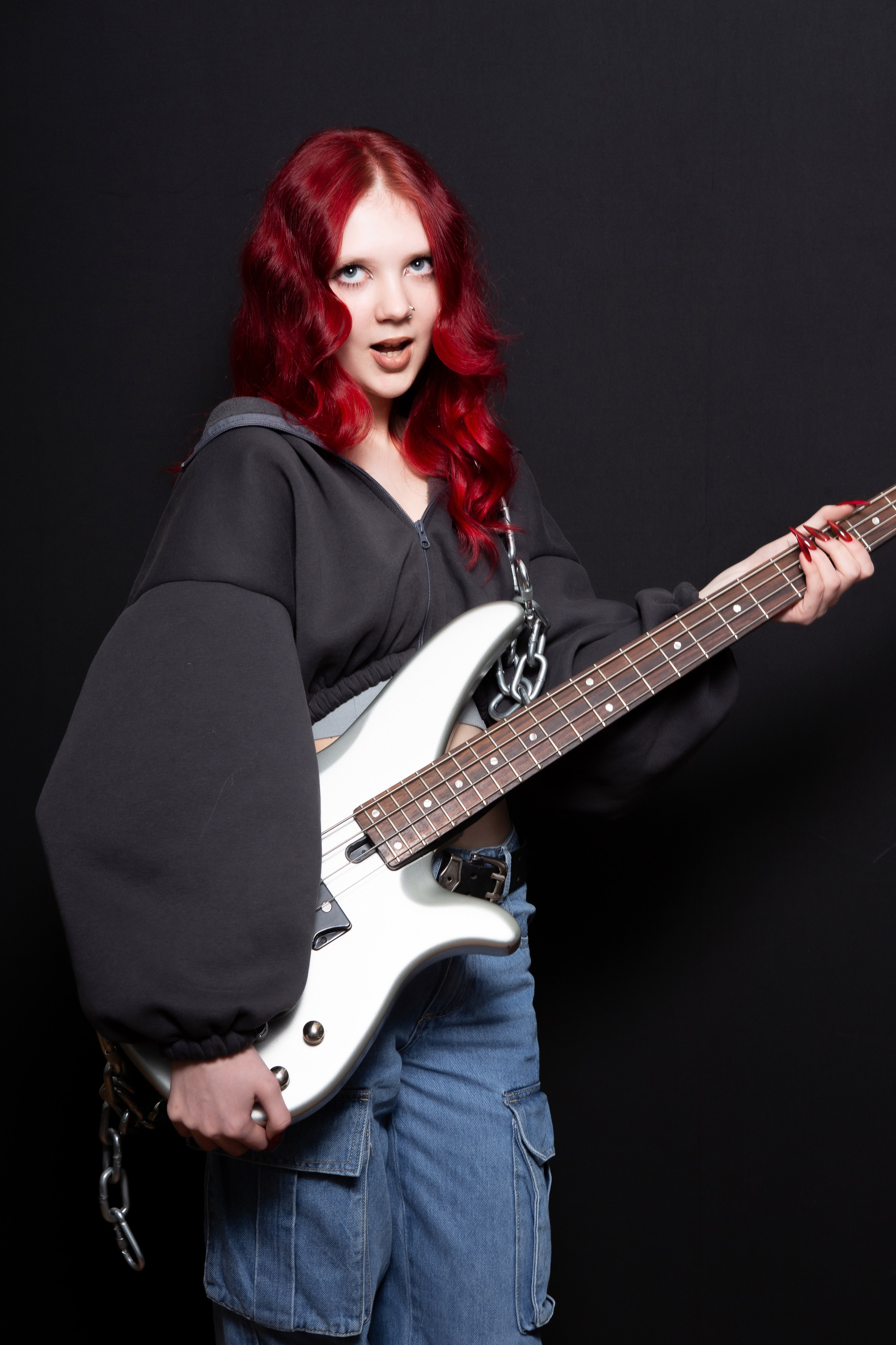 Портретная фотосессия для учеников 9 класса на чёрном фоне | Школьный фотограф Николай Богатырёв | Твой альбом / Твои правила. ТВОЙ АЛЬБОМ / ТВОИ ПРАВИЛА