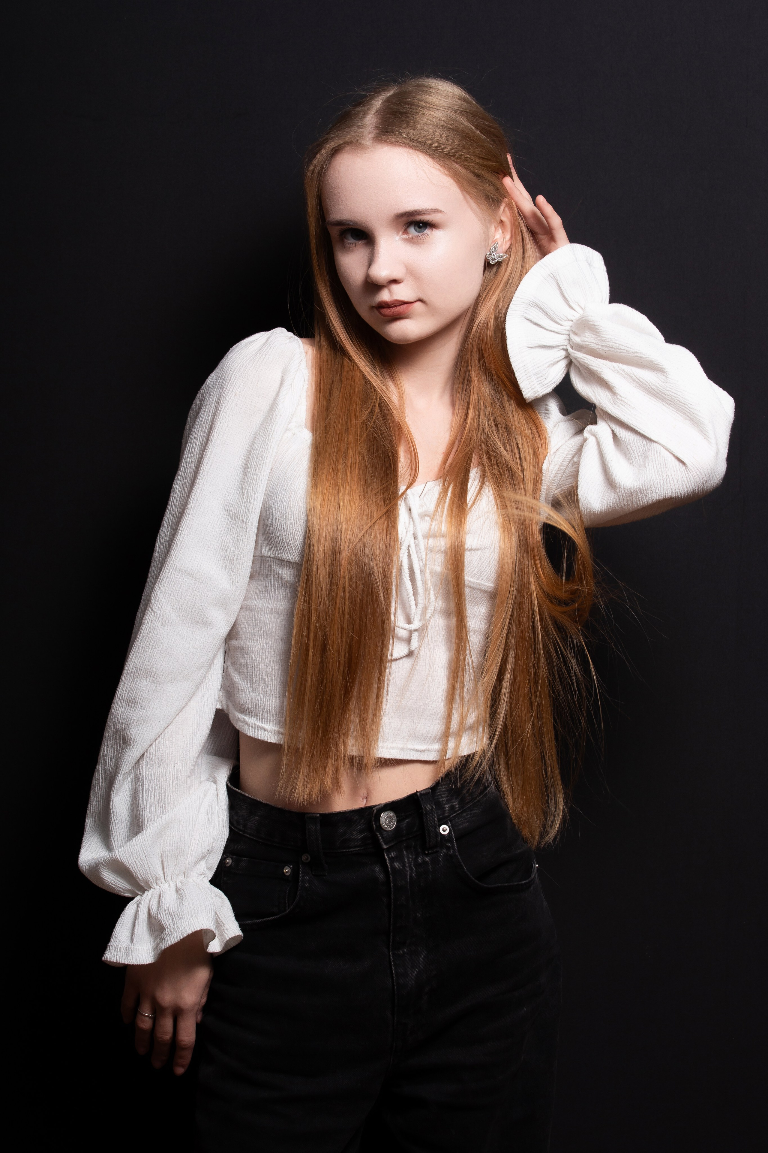 Портретная фотосессия для учеников 9 класса на чёрном фоне | Школьный фотограф Николай Богатырёв | Твой альбом / Твои правила. ТВОЙ АЛЬБОМ / ТВОИ ПРАВИЛА