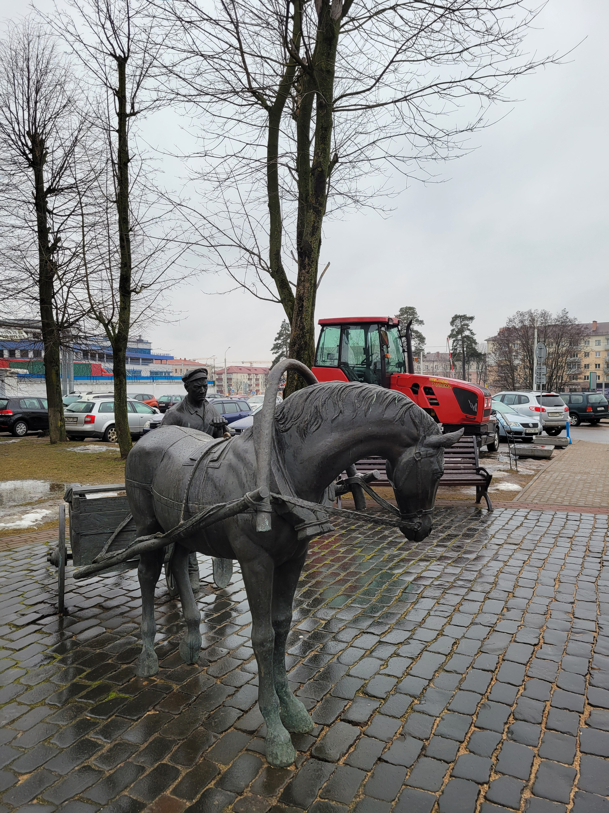 Рабочим (в Минске) утром 23.02 отправились на тракторный завод