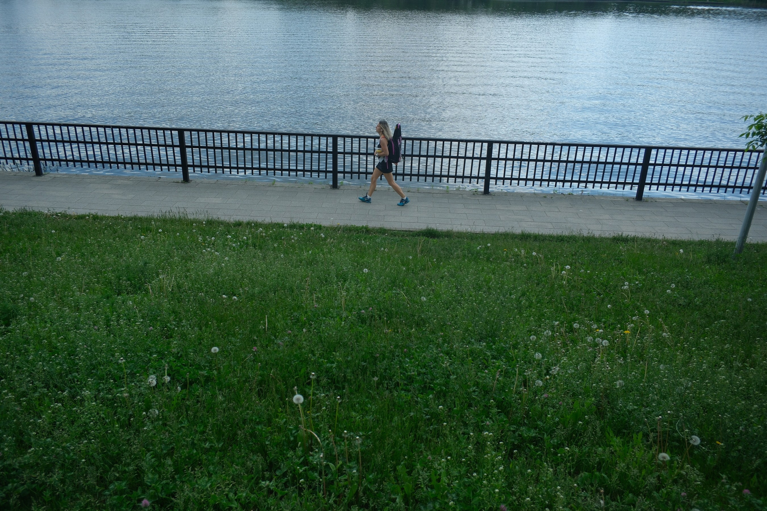 Парк 850 лет Москве. Снято на Voigtlander 18/2,8 Color-scopar. Улица, люди, жизнь…