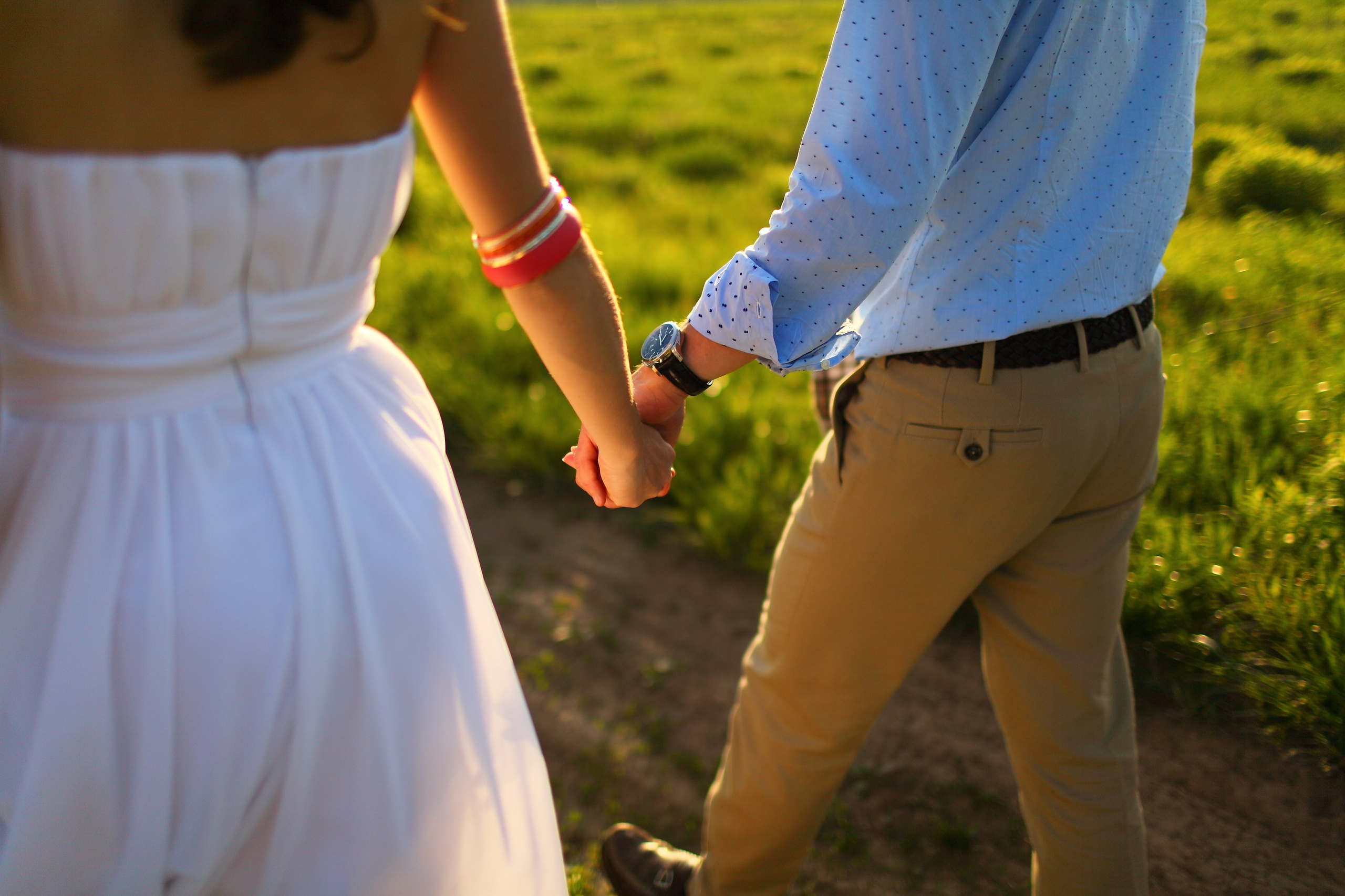 Душевная фотосессия пары в поле. Свадебный и репортажный фотограф в Ярославле и Санкт-Петербурге Роман Микрюков