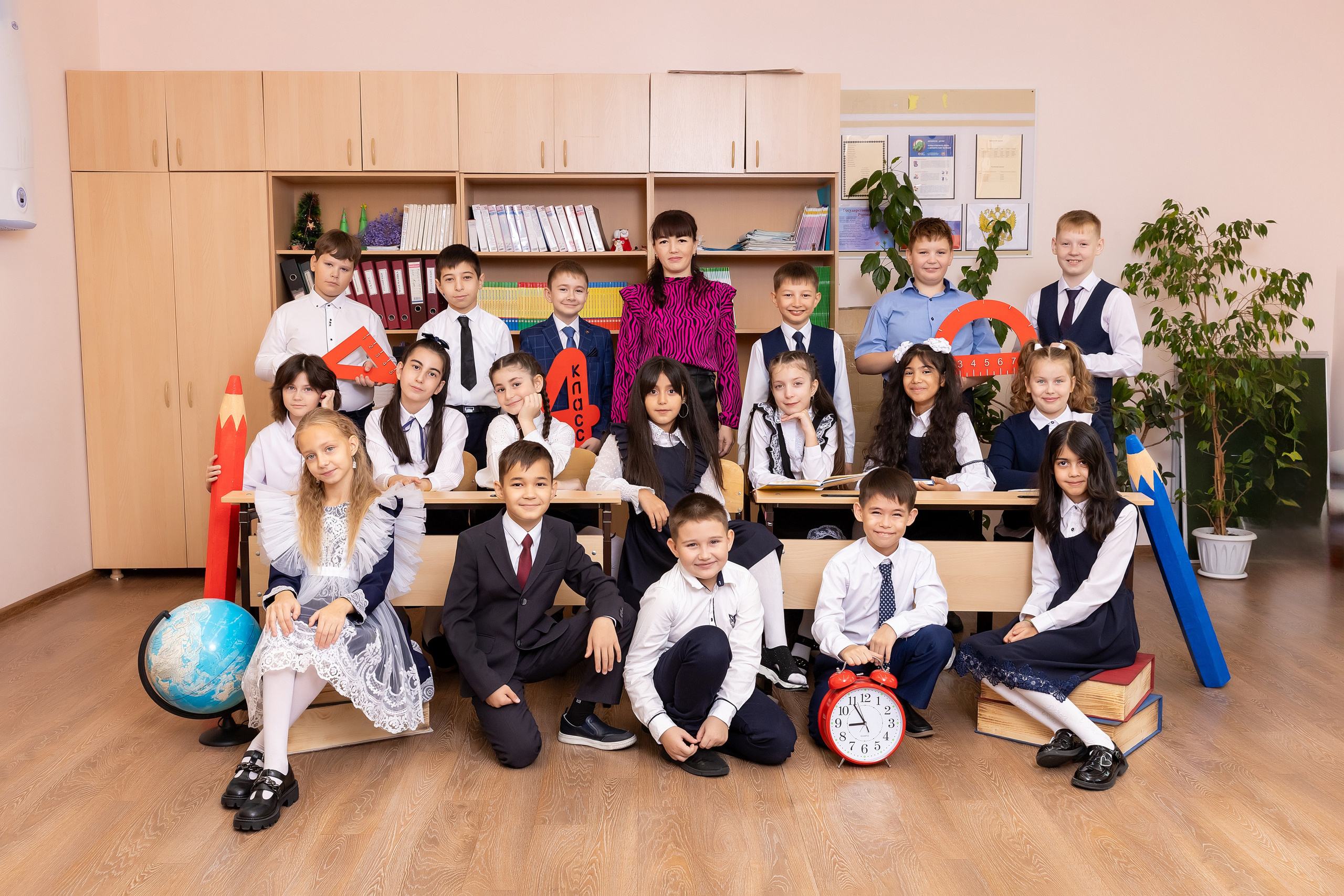 Примеры фото НАЧАЛЬНЫЕ КЛАССЫ. Фотограф Радужный ХМАО, Школьный фотограф, семейный фотограф, выпускной альбом