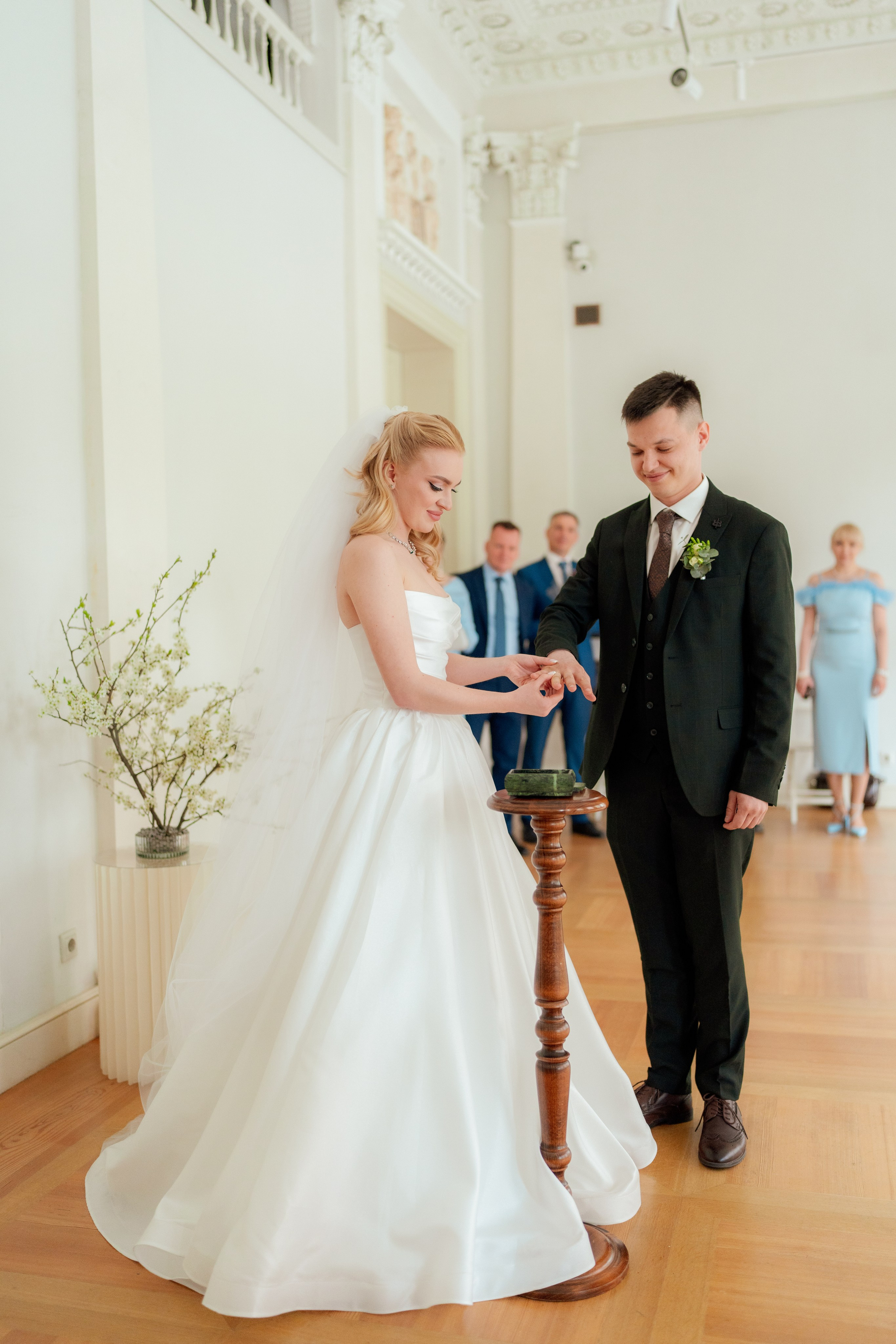 Алиса и Влад. Полный свадебный день (утро, усадьба, прогулка, выездная регистрация, банкет). Дата съемки 26.04.2025. Свадебный фотограф Москва