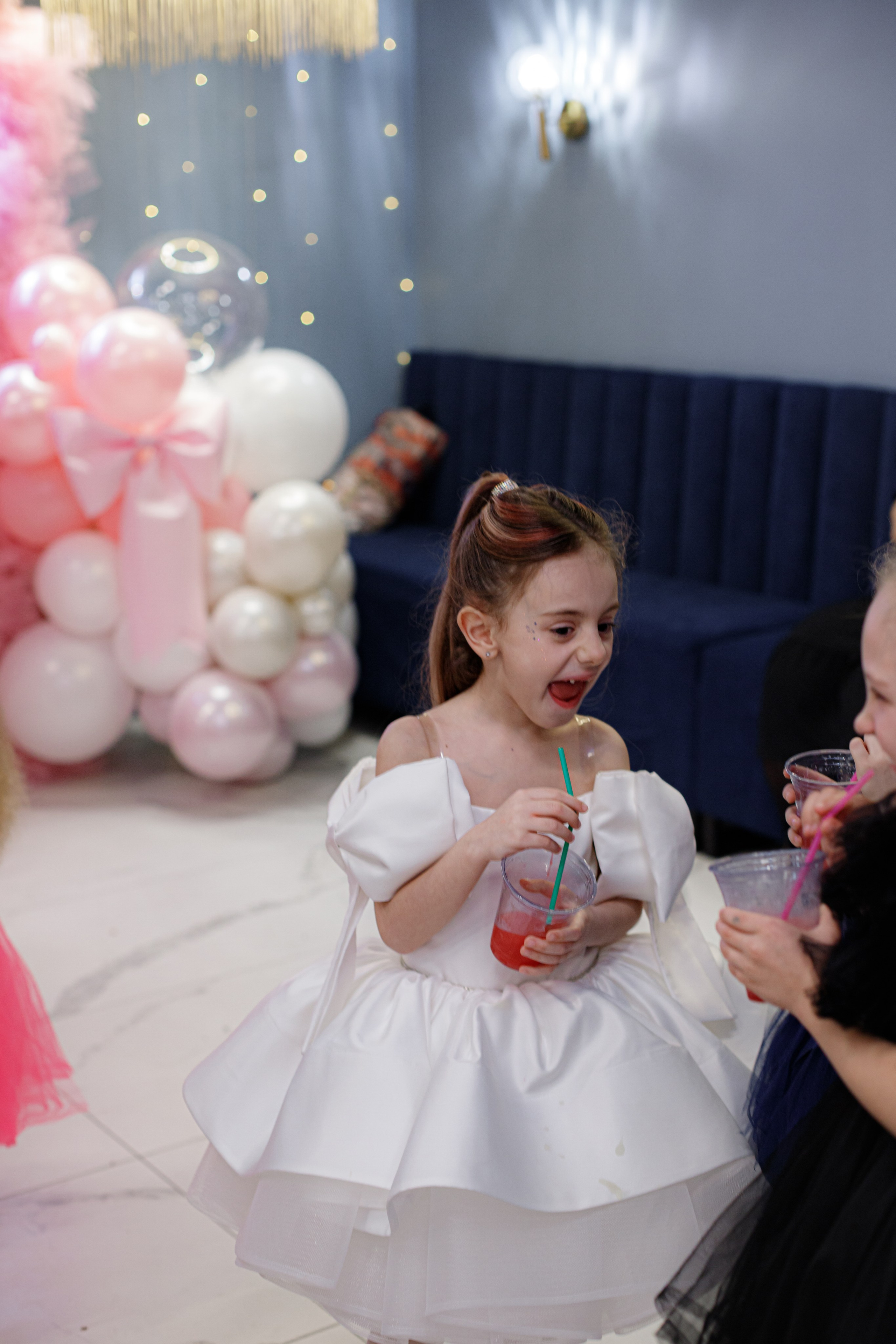 ASIA'S BIRTHDAY PARTY. Photokarish