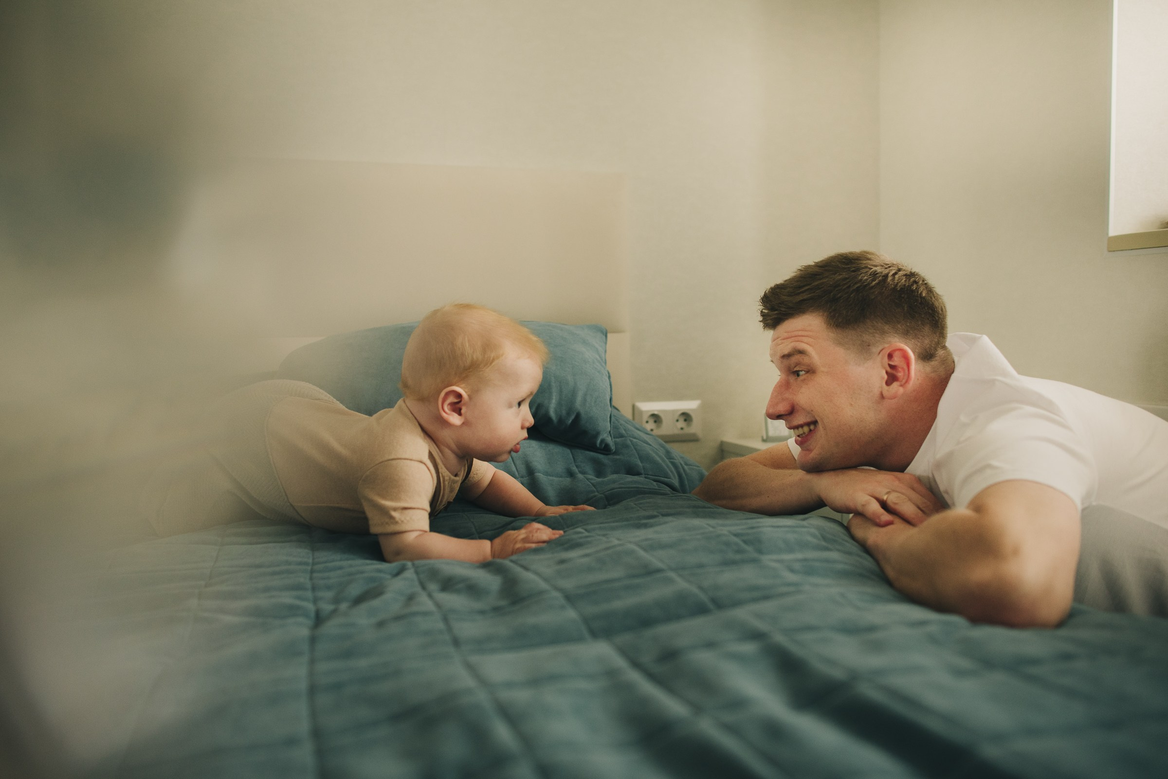 Наш мир — маленький ты!. Фотограф в Москве новорожденные свадьбы семьи Дарья Ларионова