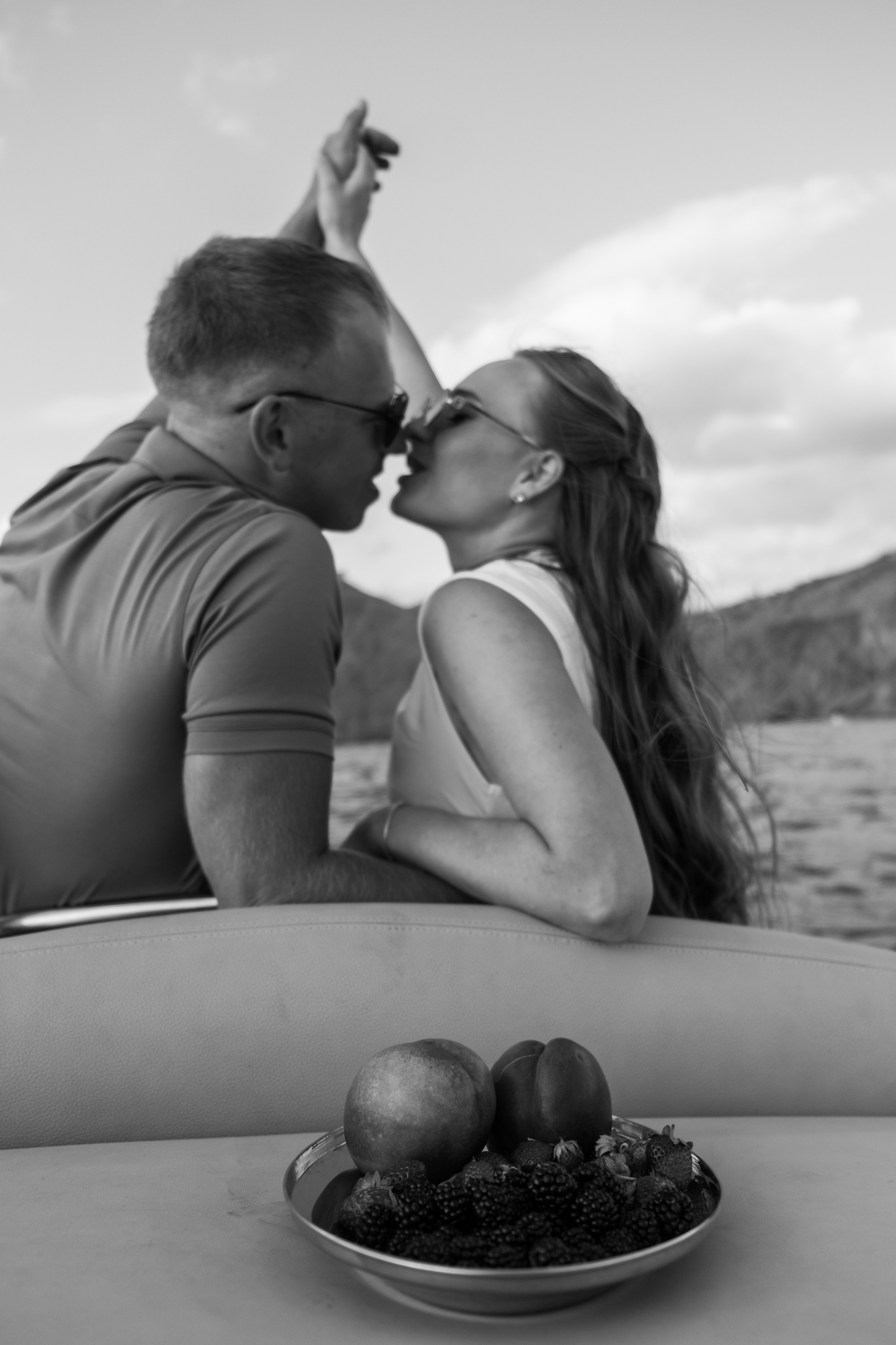 М+А — Прогулка на катере в Балаклаве. Профессиональная фотосъемка в Крыму. Натуральные эмоции и живые кадры. Забронируйте дату прямо сейчас!