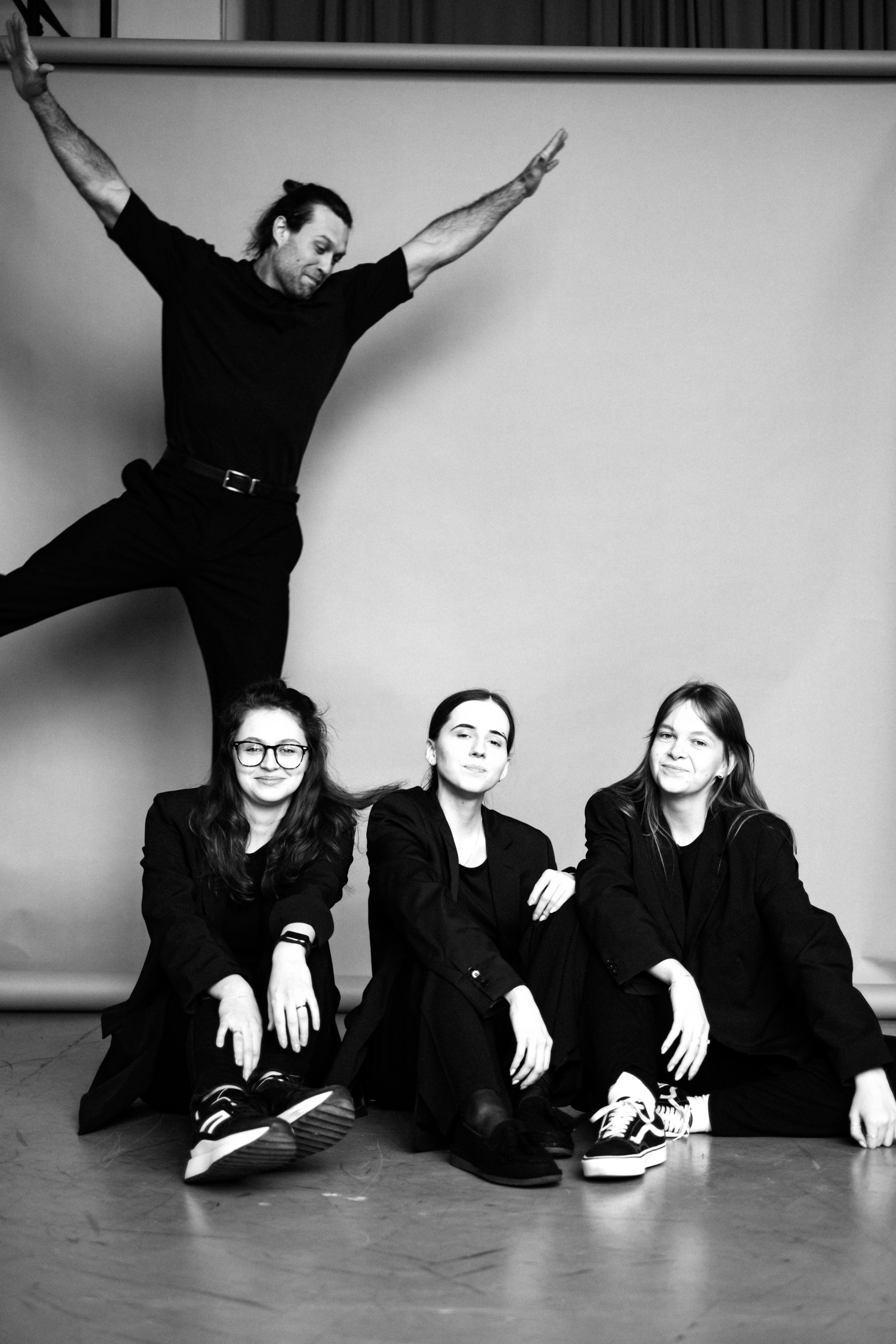 Корпоратив в фотостудии для компании «Everest-Marketing». Ксения Ильиных — Фотограф в Новосибирске