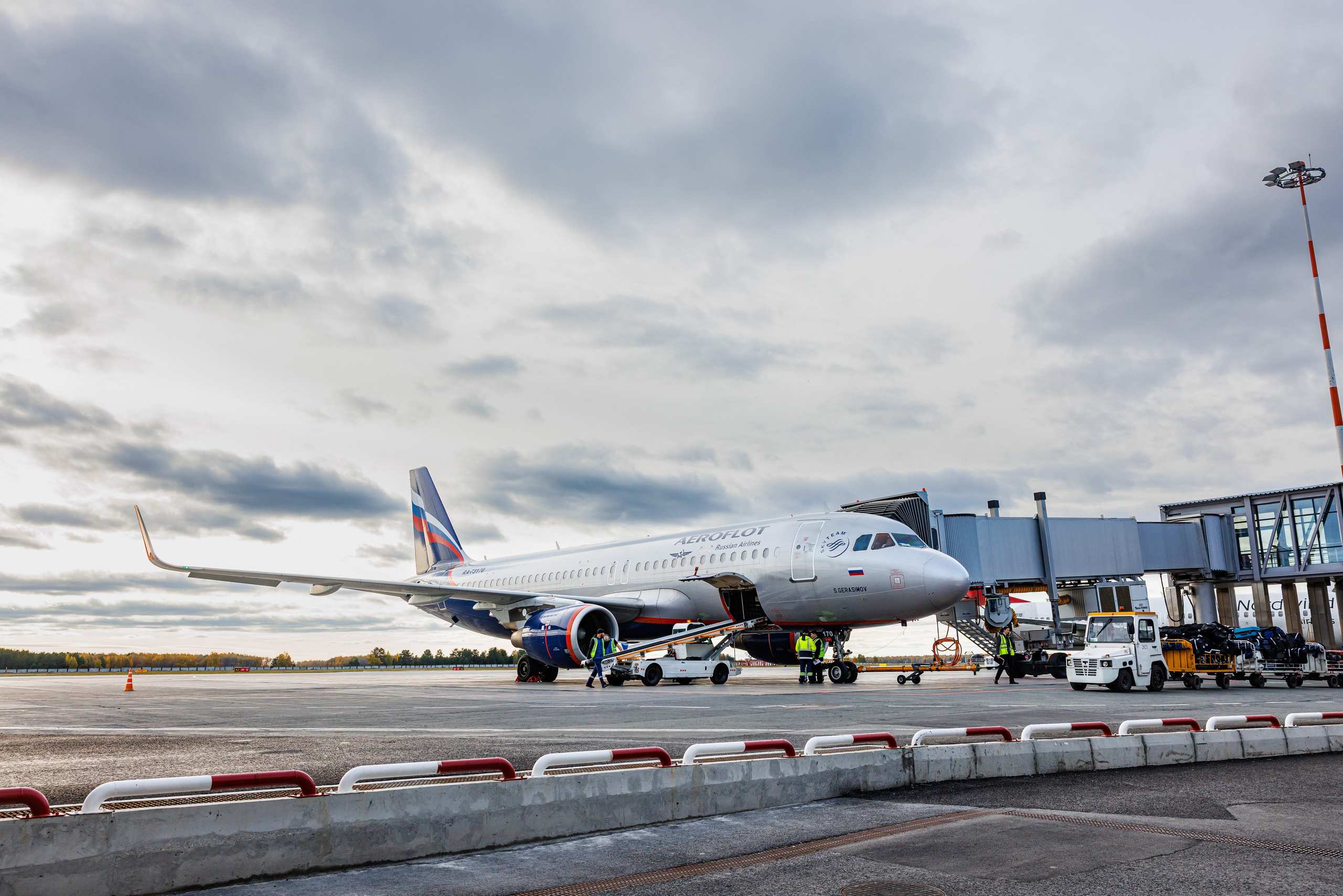 Споттинг аэропорт Рощино. Главная