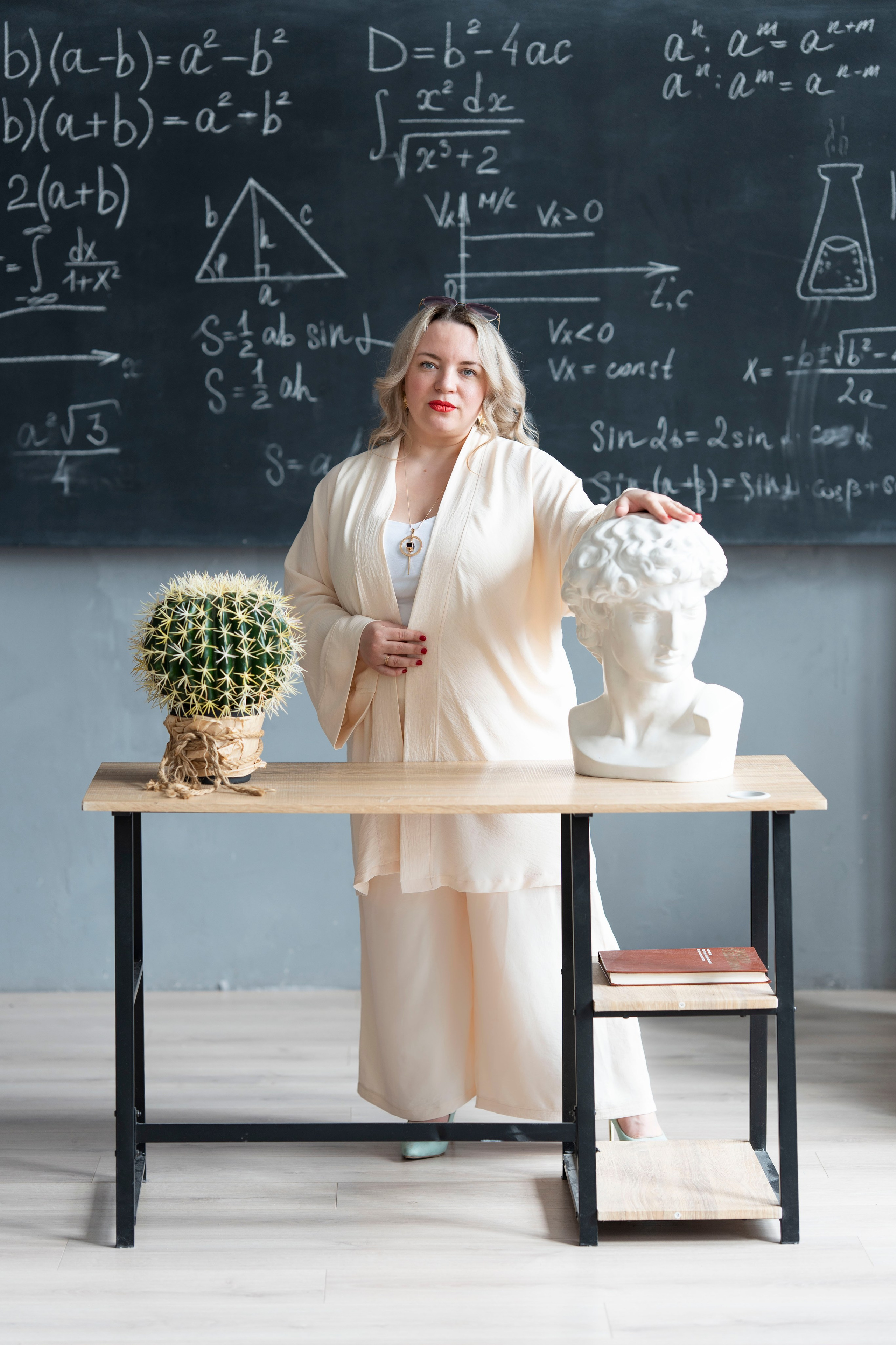 Анна. Владелица компании по бухгалтерскому учету. Главная