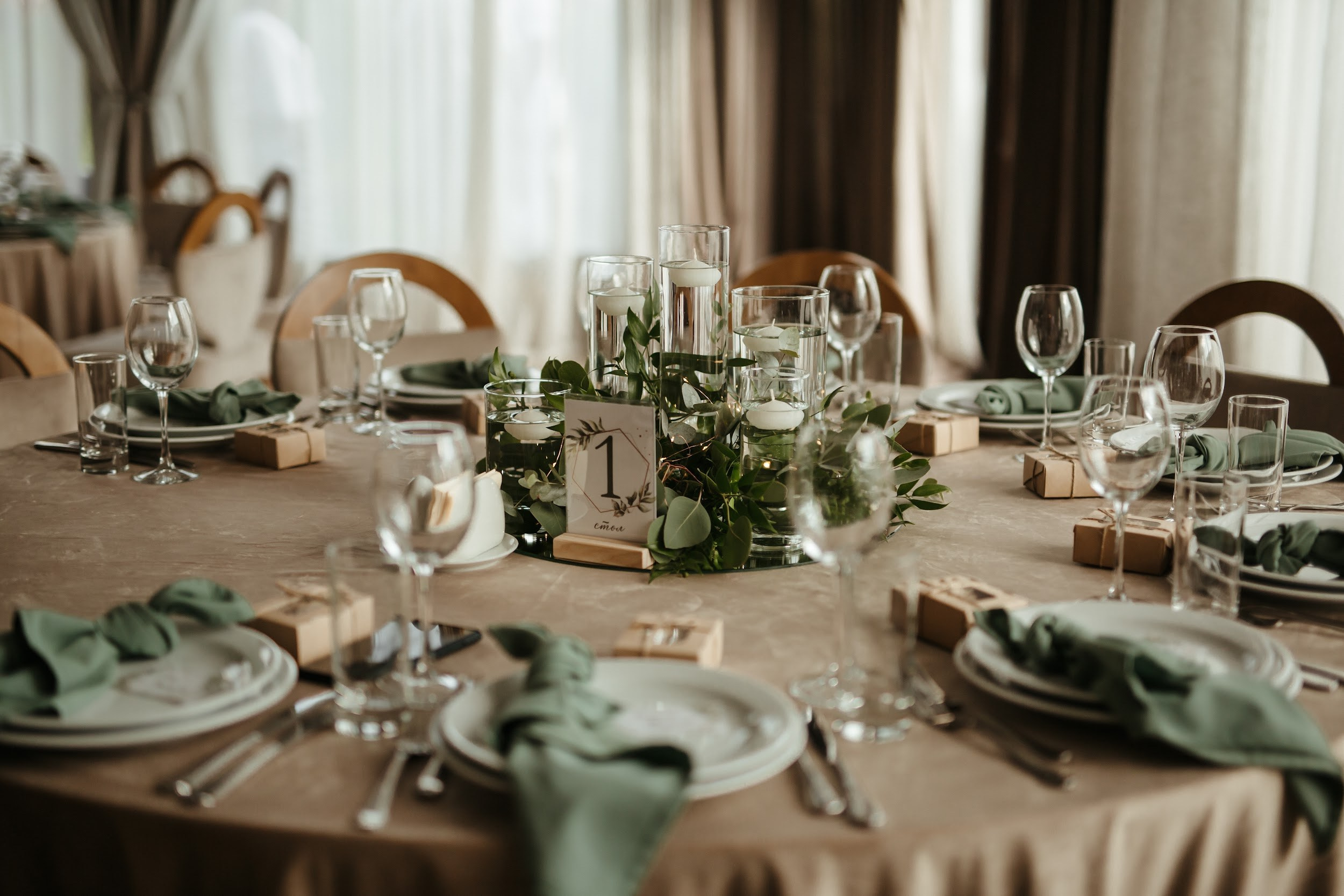 Свадьба в ресторане усадьбы Видная. Kirillova Studio — мастерская декора и событий Юли Кирилловой