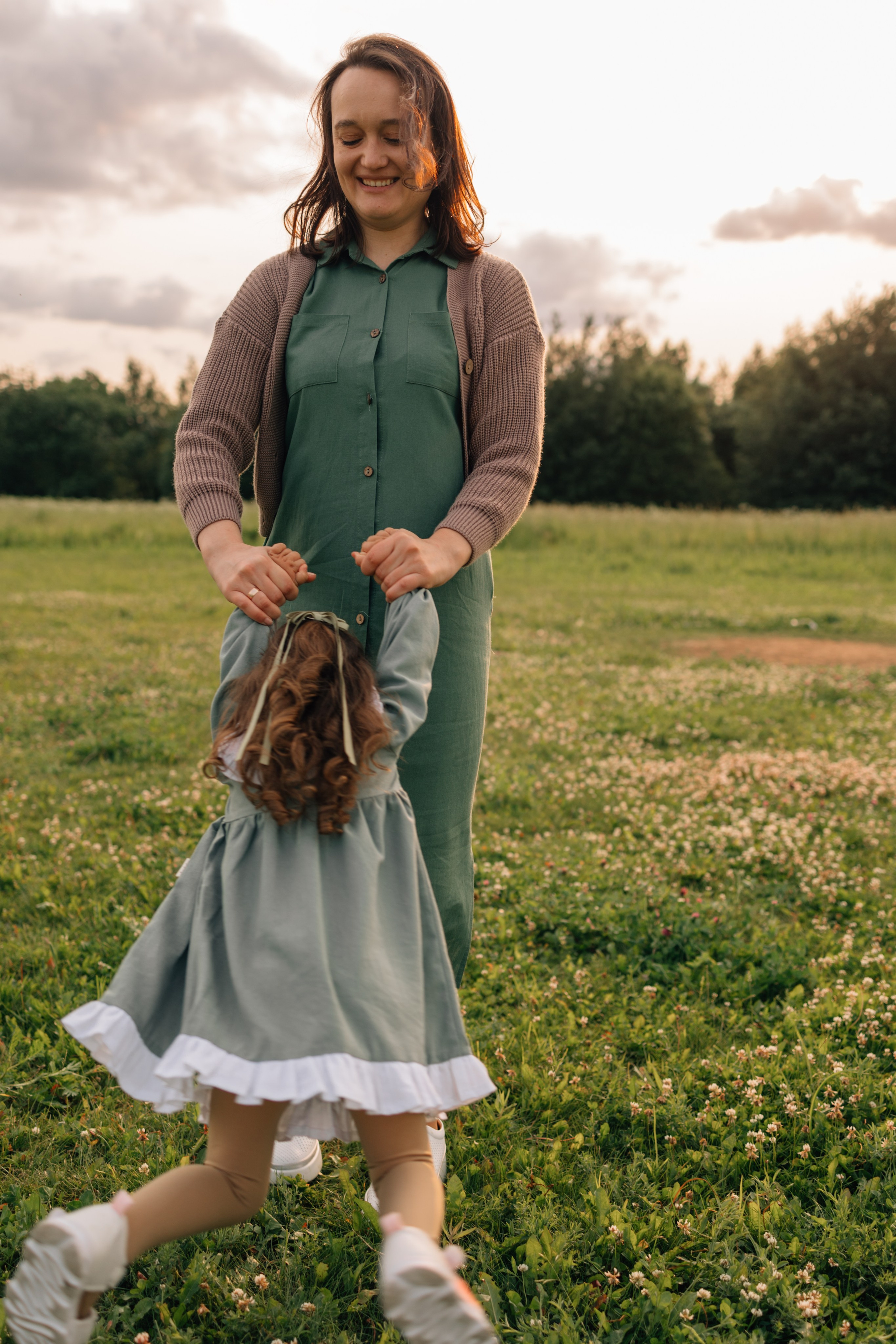 Анна, Марчелло, Настенька и Влада в поле. Фотограф Москва Светлана Кирюшина
