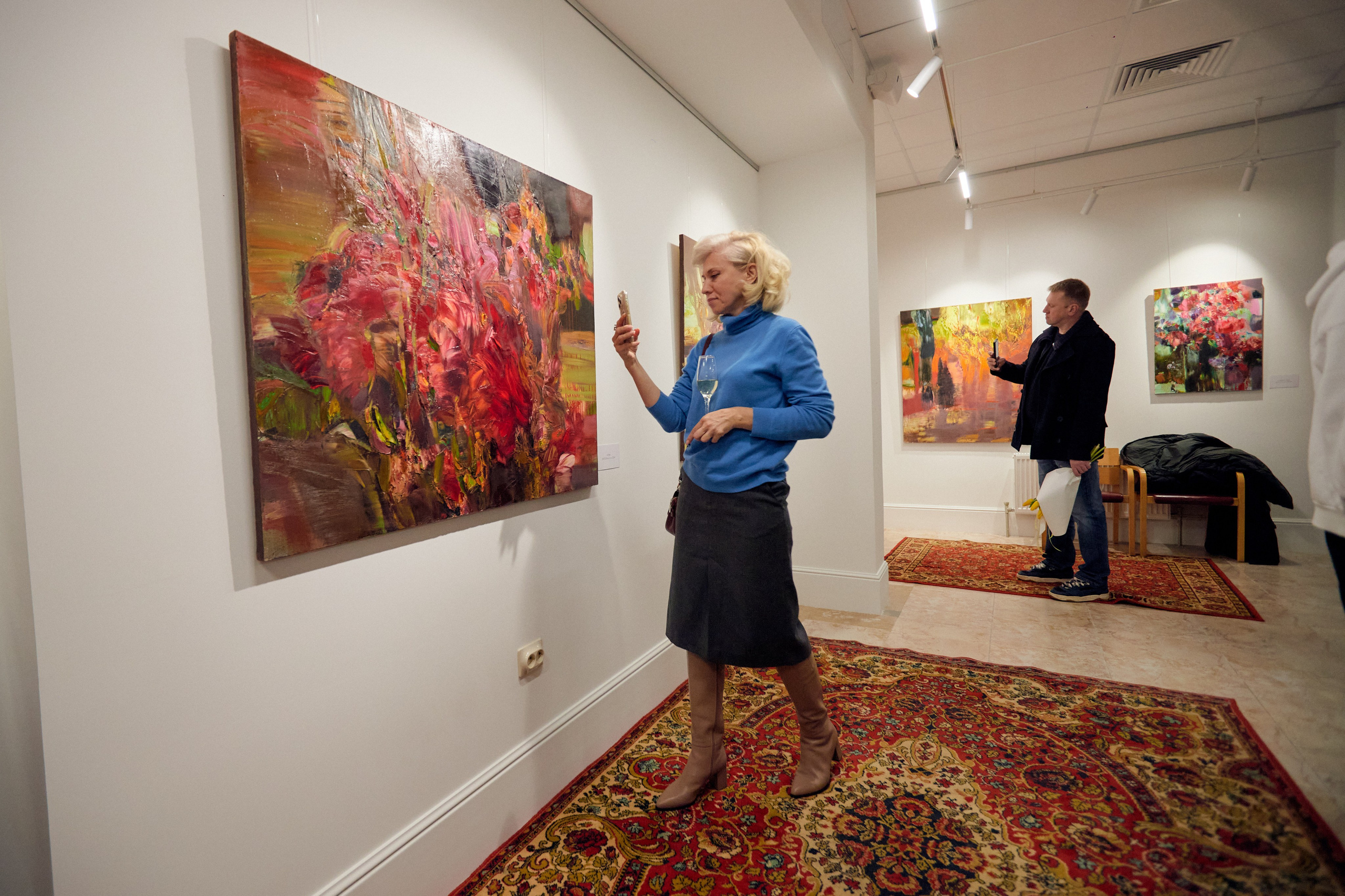 Открытие выставки краснодарской художницы Ларисы Блохиной. Фотограф Юлия Маринина
