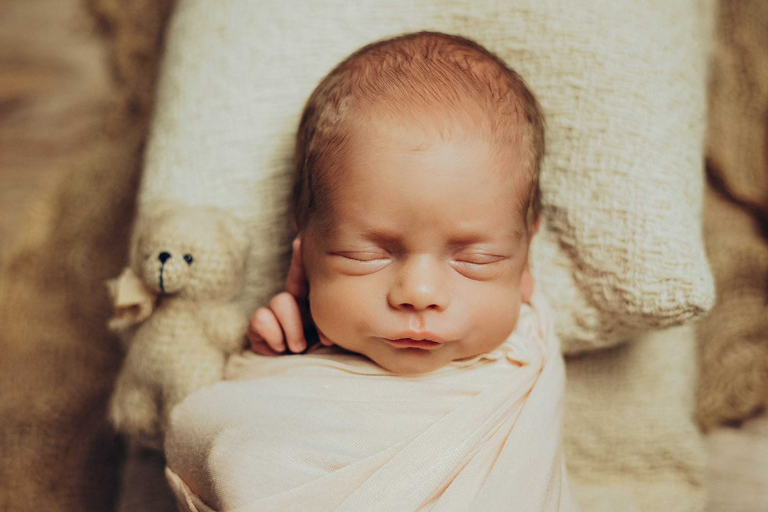 фото ньюборн в корзинке реквизит фотограф новорожденные малыши дети фотограф краснодар беременность лайфстайл