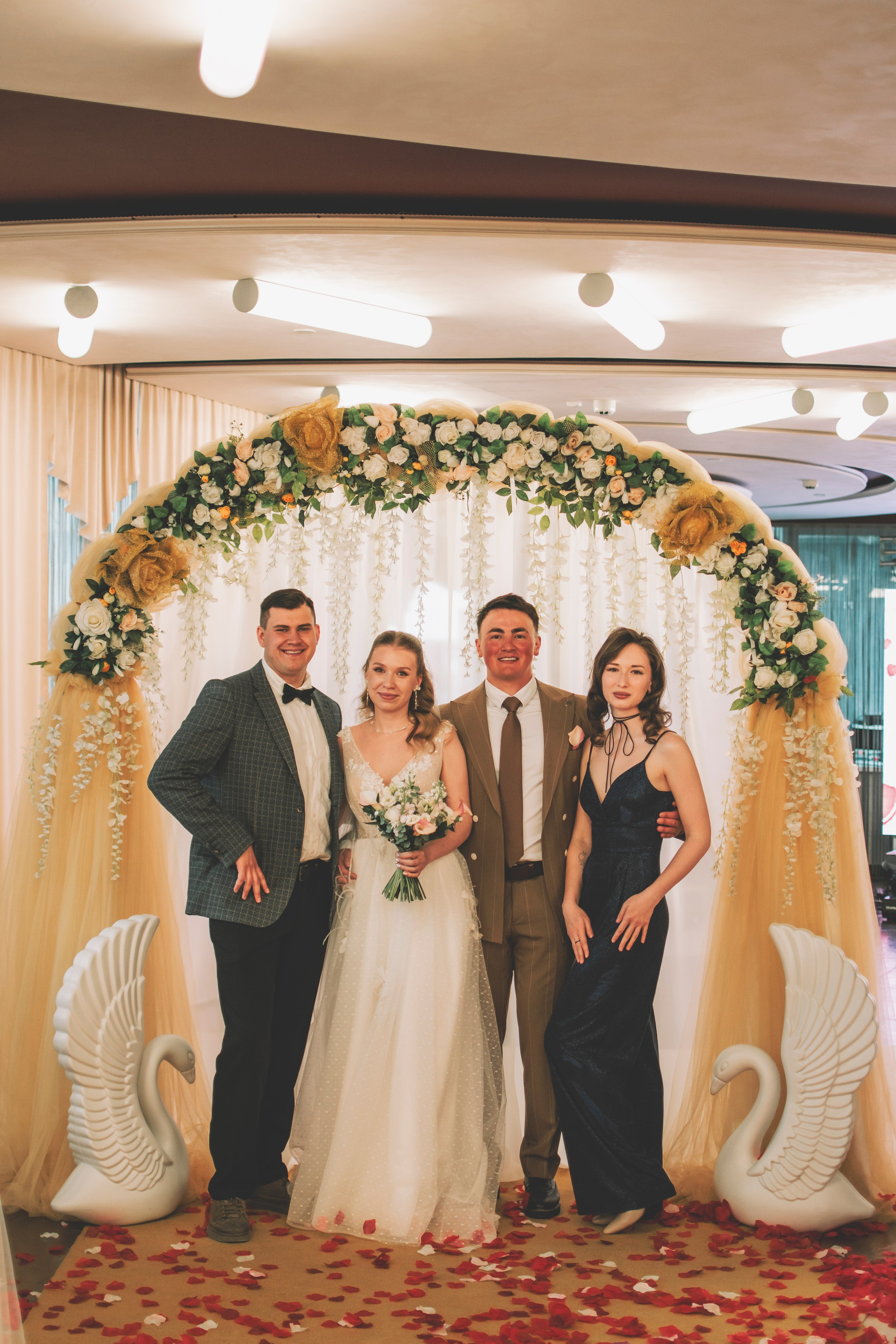 Альберт и Анастасия (Студийная фотосессия, роспись в ДК Нефтяник + фотосессия с гостями). Семейный и свадебный фотограф Губкинский и Ставрополь