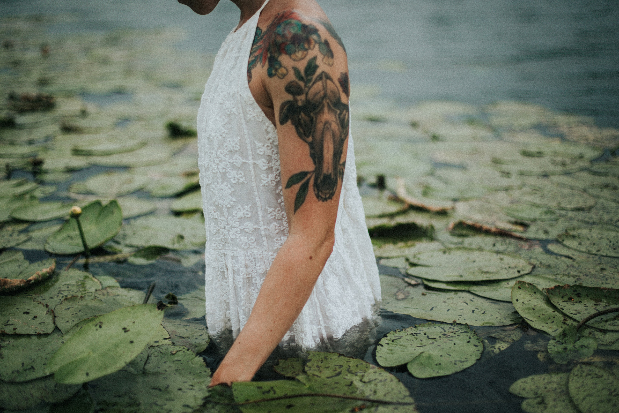 Есенин у реки. Фотограф в Нижнем Новгороде