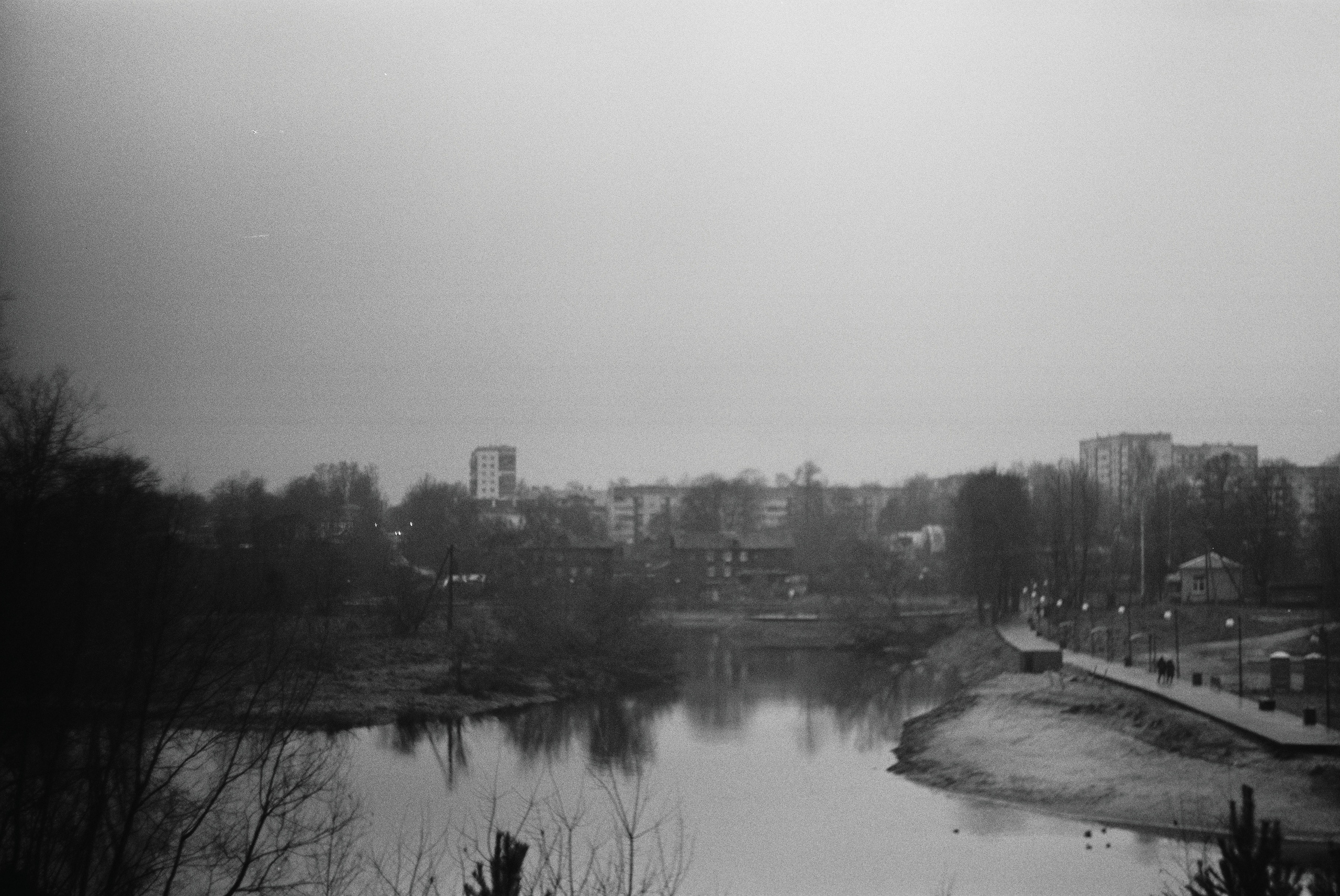 Зенит ЕТ с объективом Гелиос 44-М4 и черно-белой пленкой Ilford PAN 400 ISO