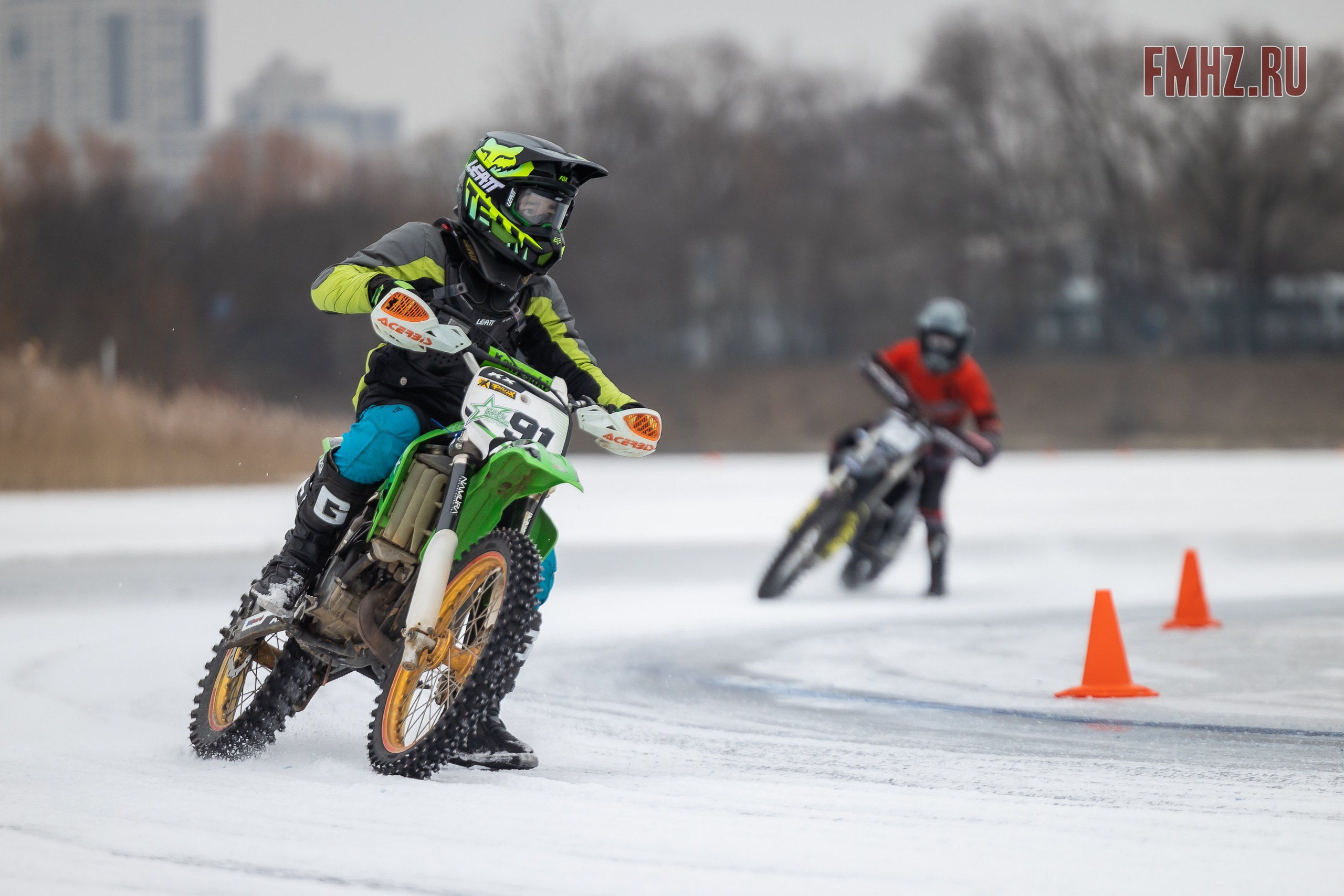 Первый этап Кубка МФР по мотокроссу на льду Большого Крылатского пруда в Москве. 8 февраля 2025 г. Фотограф Владимир Охрименко