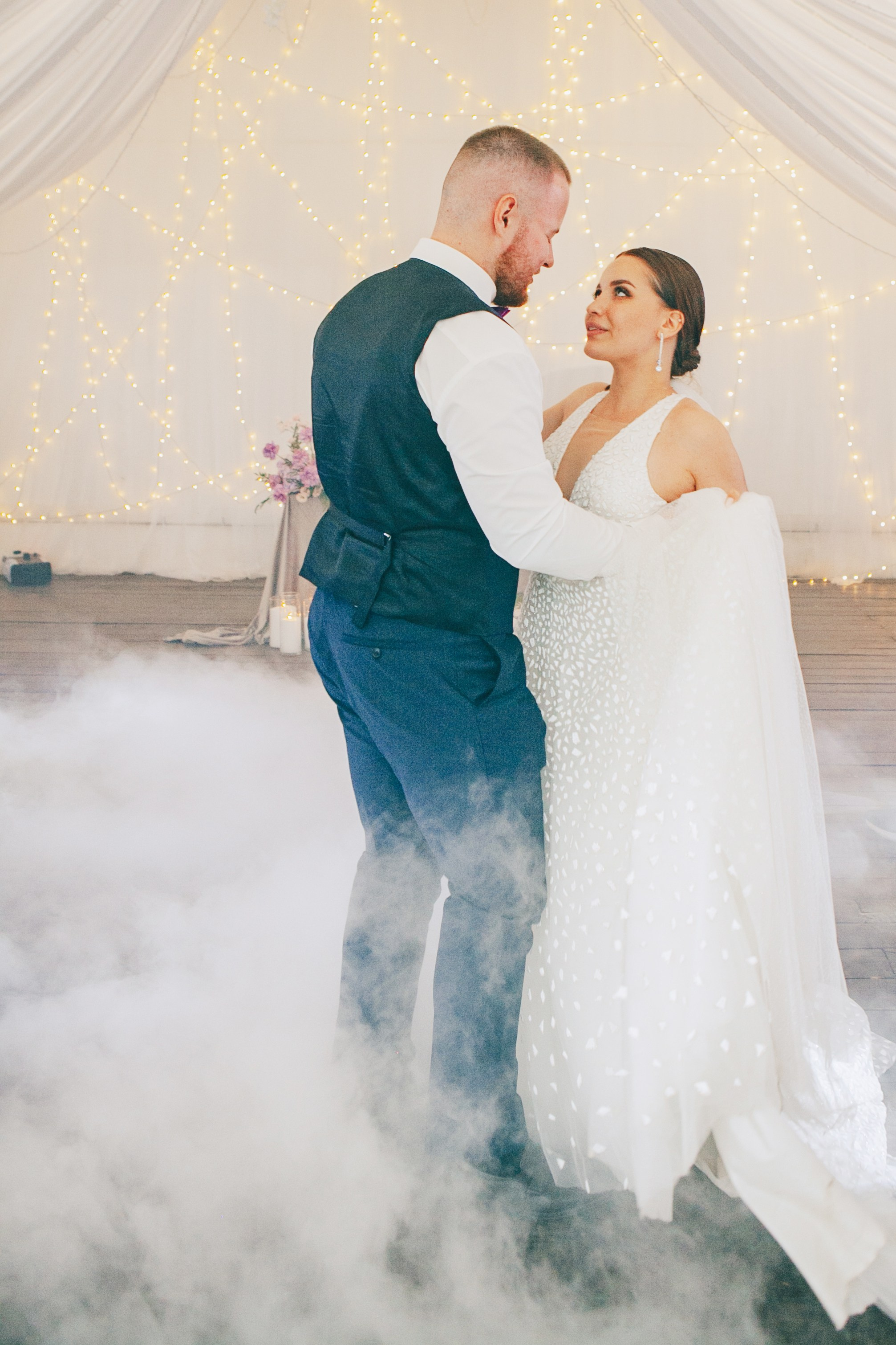 Свадебная фотосессия в отеле hartwell hotel и на патриарших прудах. Фотограф Ольга Ефремова