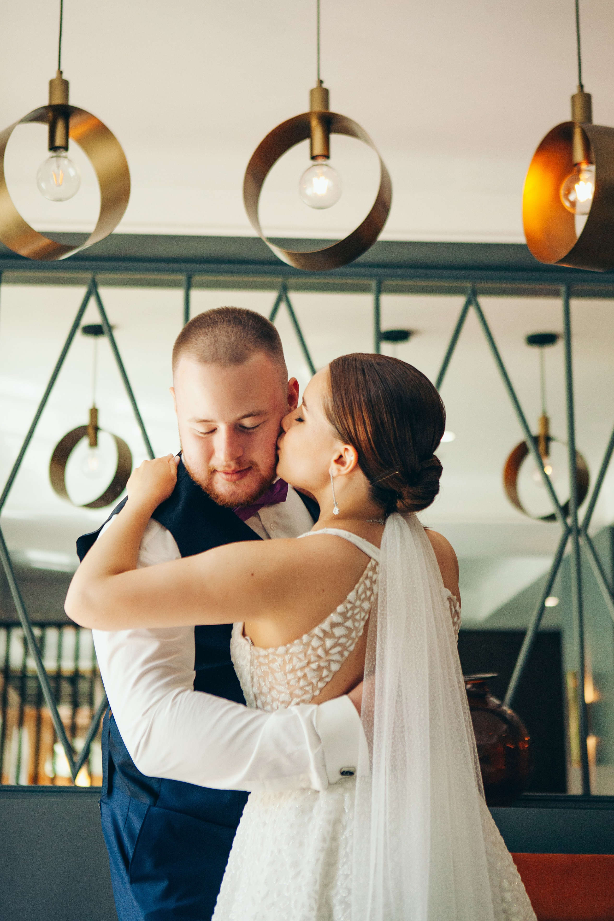 Свадебная фотосессия в отеле hartwell hotel и на патриарших прудах. Фотограф Ольга Ефремова