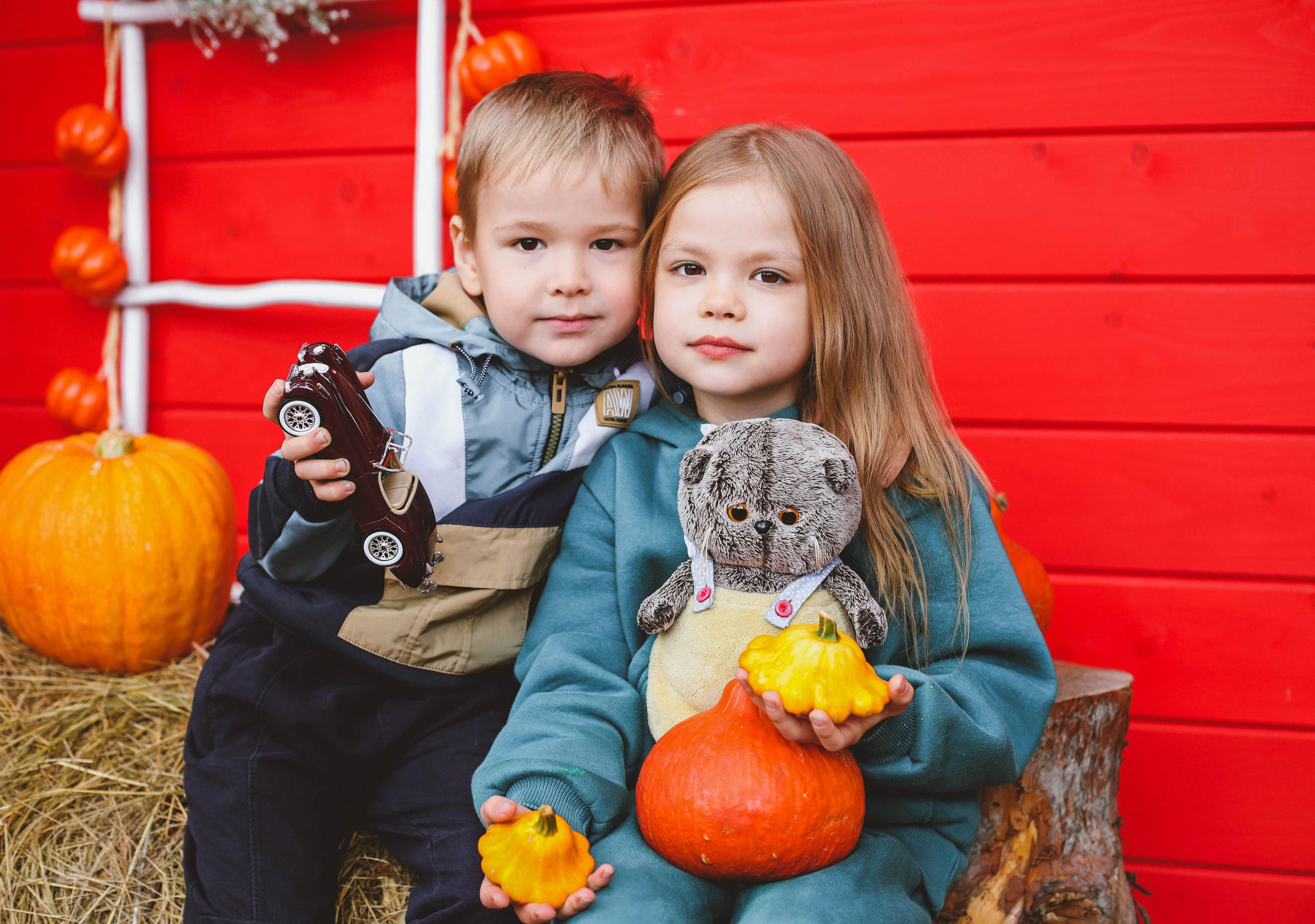 В красивом красном домике. Фотограф в Сургуте Брызгунова Анастасия