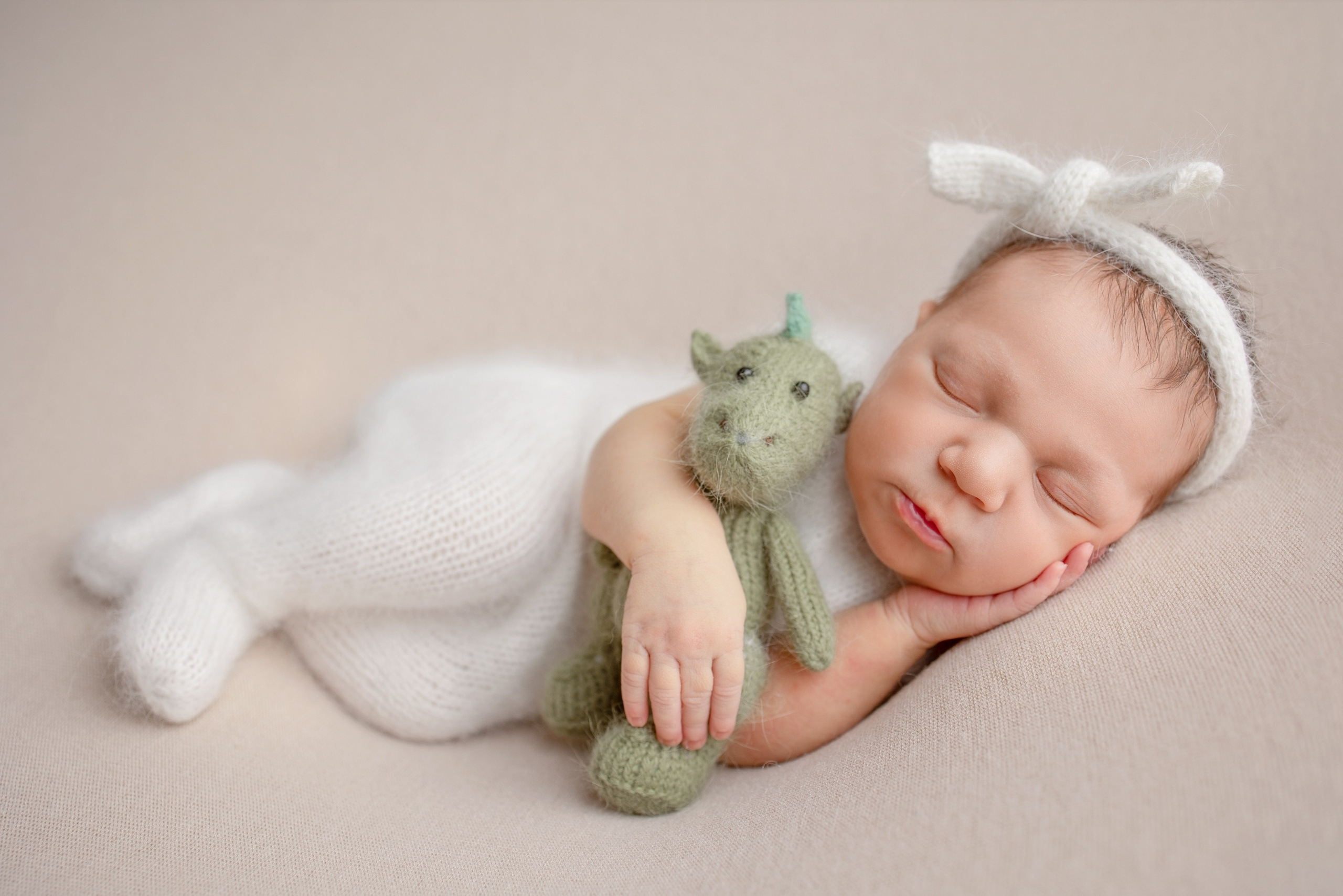 Нежная и милая фотосессия первых дней жизни Вашего ребенка в Минске. Фотограф новорождённых Минск — стоимость newborn фотосессии в Минске