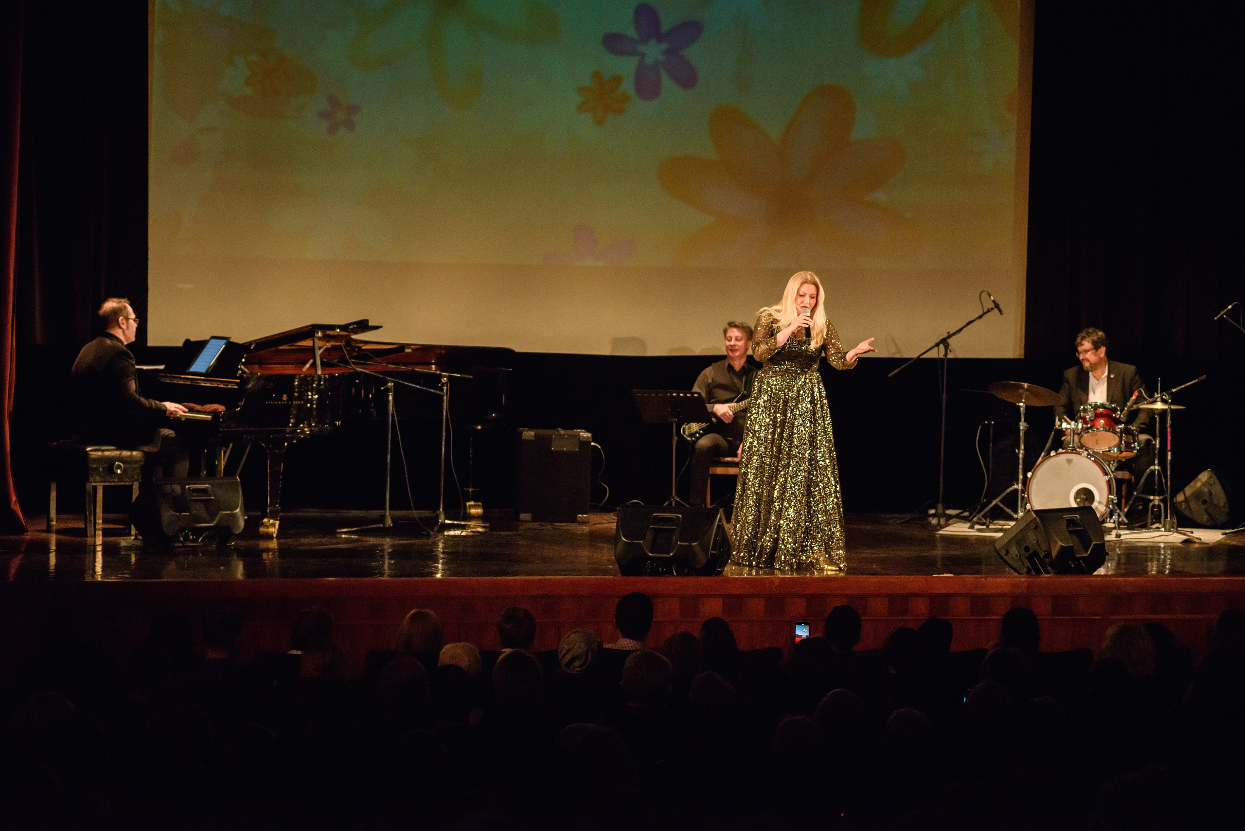 Памяти Анны Герман и Муслима Магомаева — «Имена на все времена», ЦДЛ. Бренд-фотограф для экспертов и блогеров в Москве Влада Горбовская