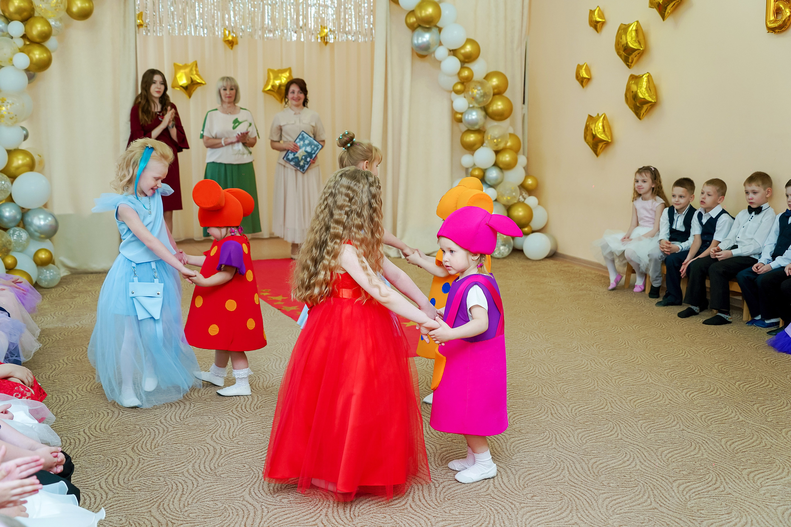 Фотосъемка видеосъёмка фотограф видеооператор новогодних утренников  в. Фотограф, видеооператор Нина Коршунова