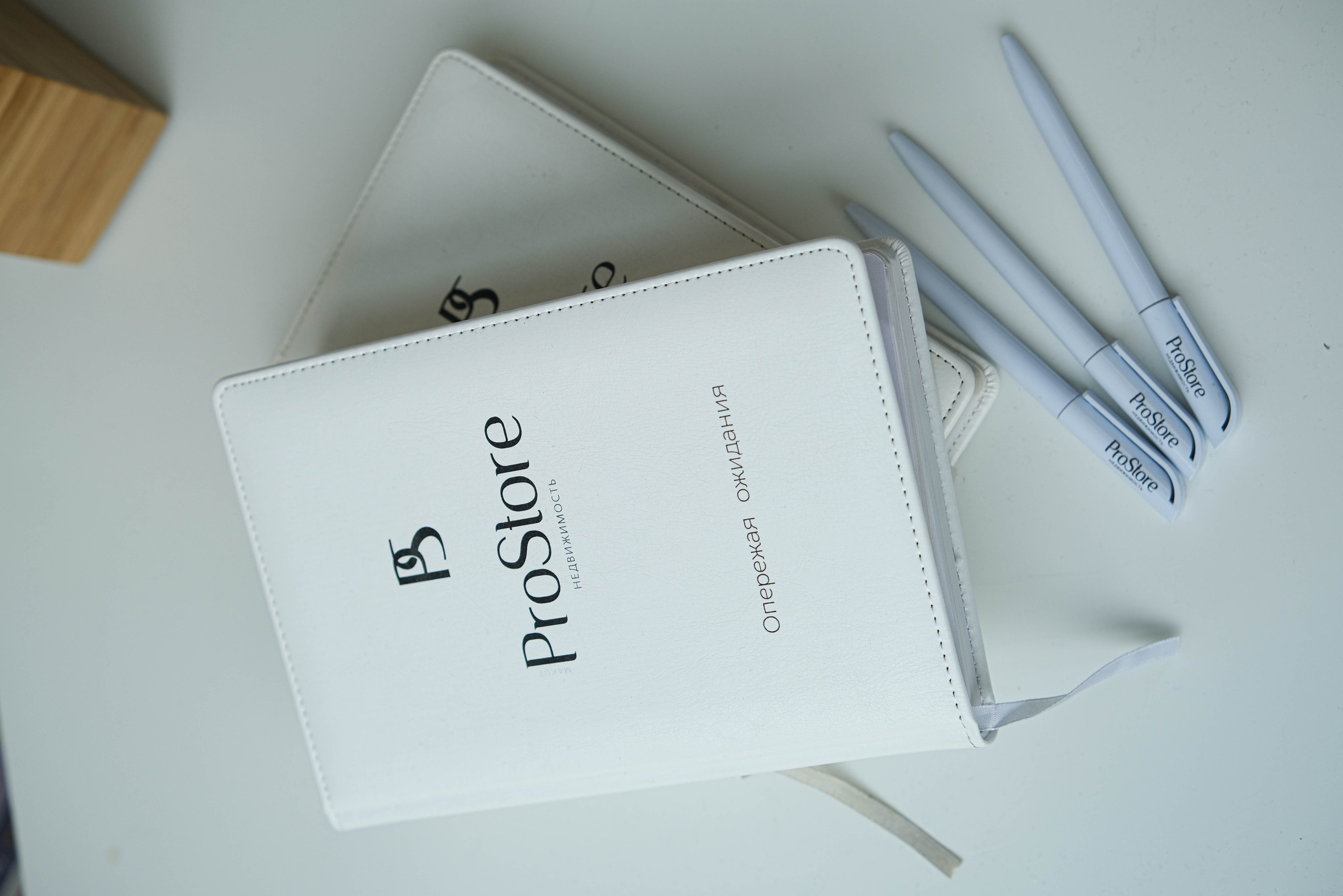 Съемка на визитки сотрудников агенства недвижимости + лайф фото. Главная