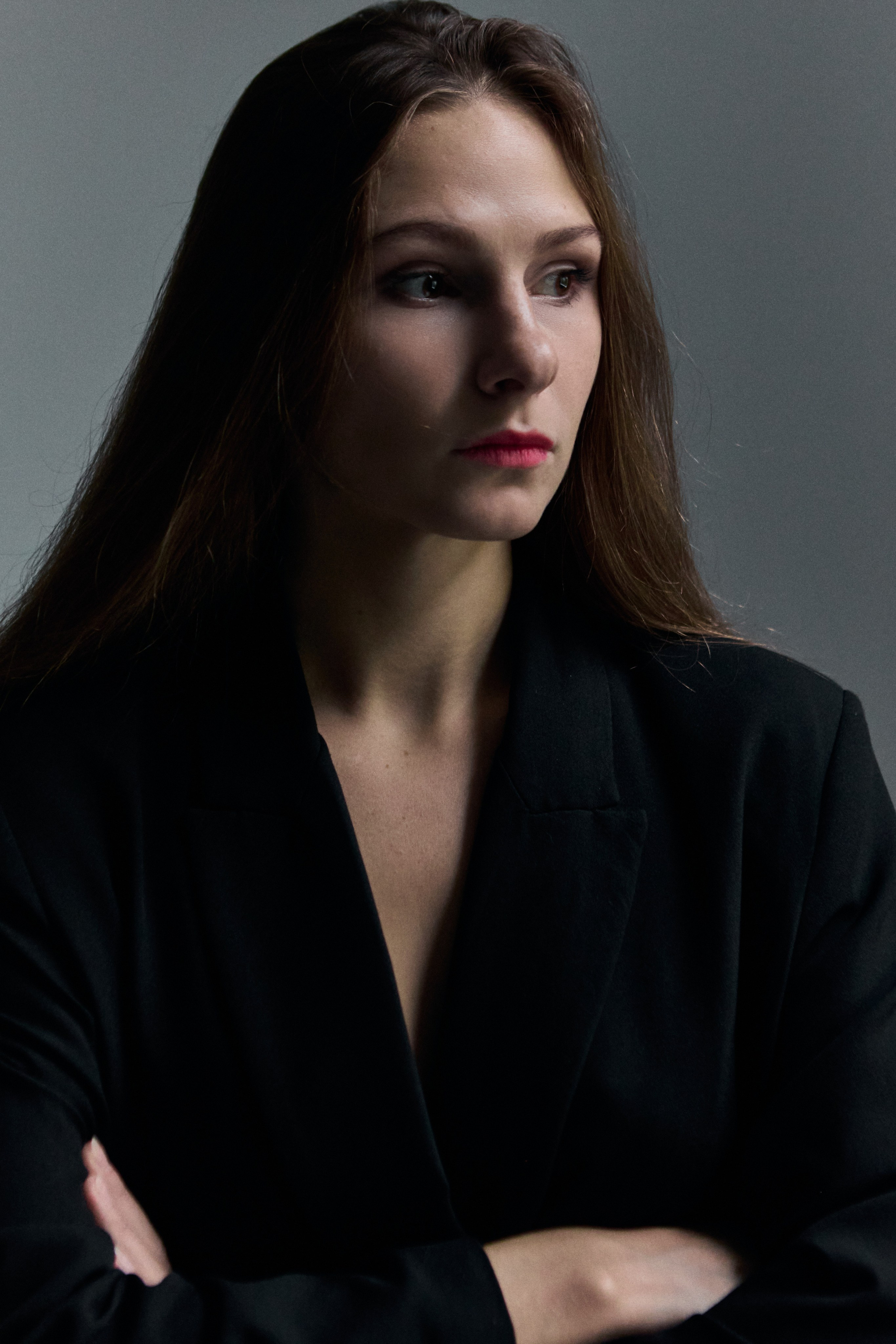 актерское портфолио, женский портрет, девушка в пиджаке