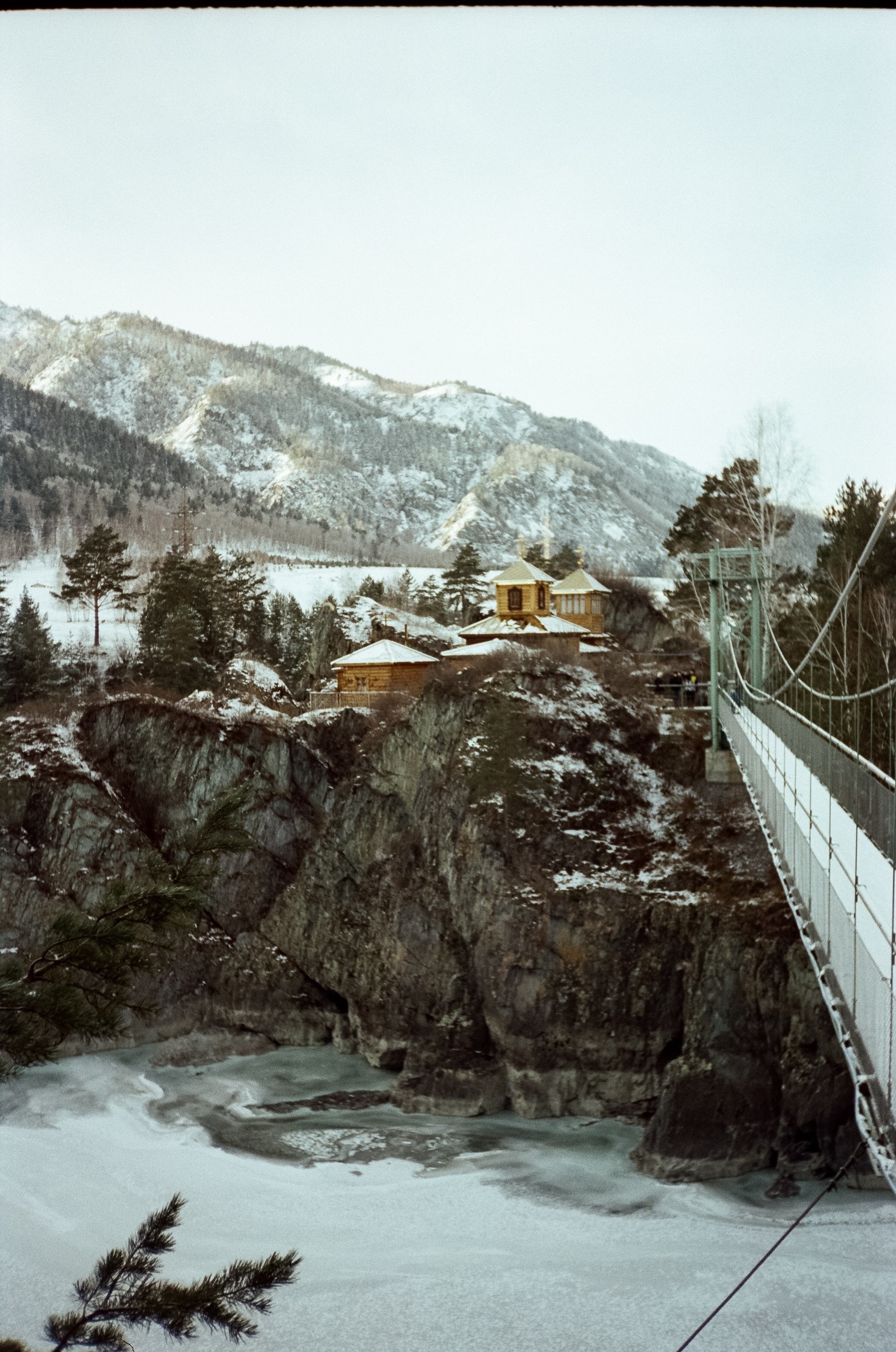 Остров Патмос зимой. Подвесной мост, льды и скалы. Фотограф-документалист Мария Осокина