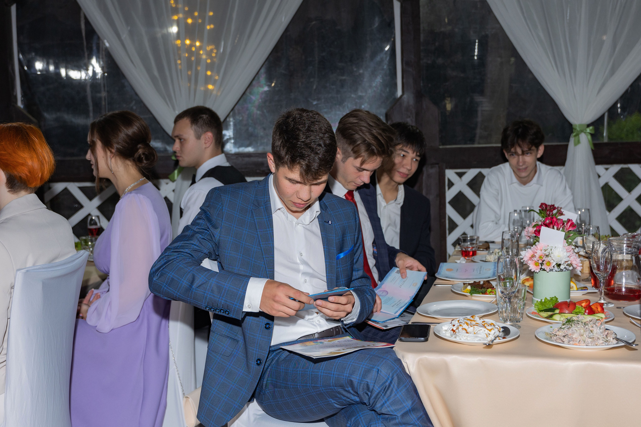 Выпускной вечер на базе отдыха Жемчужина. Выпускные альбомы во Владивостоке