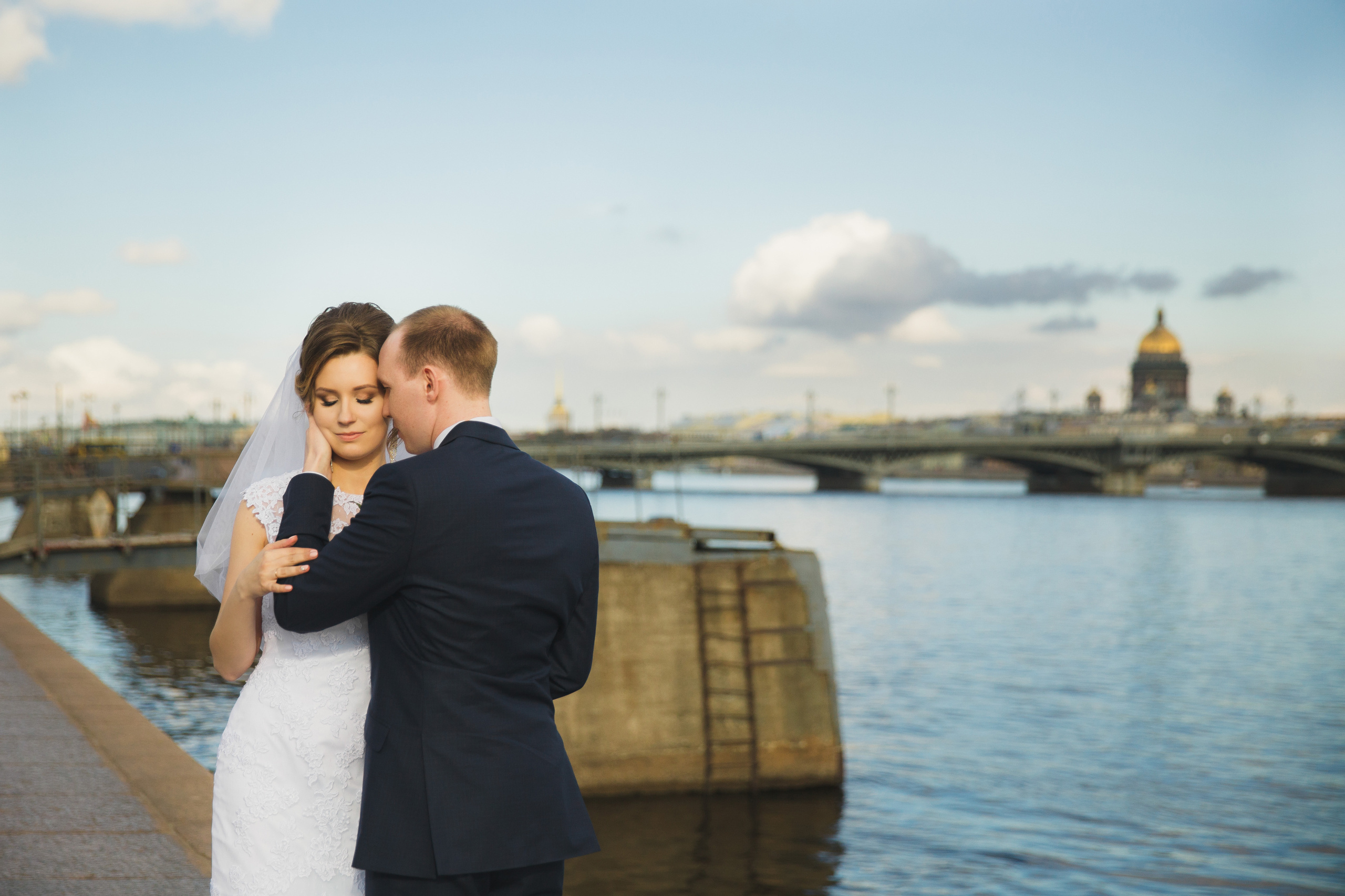 Свадебная фотосъёмка весной в Санкт-Петербурге. Семейный фотограф, свадебный фотограф, женский портрет в Санкт-Петербу