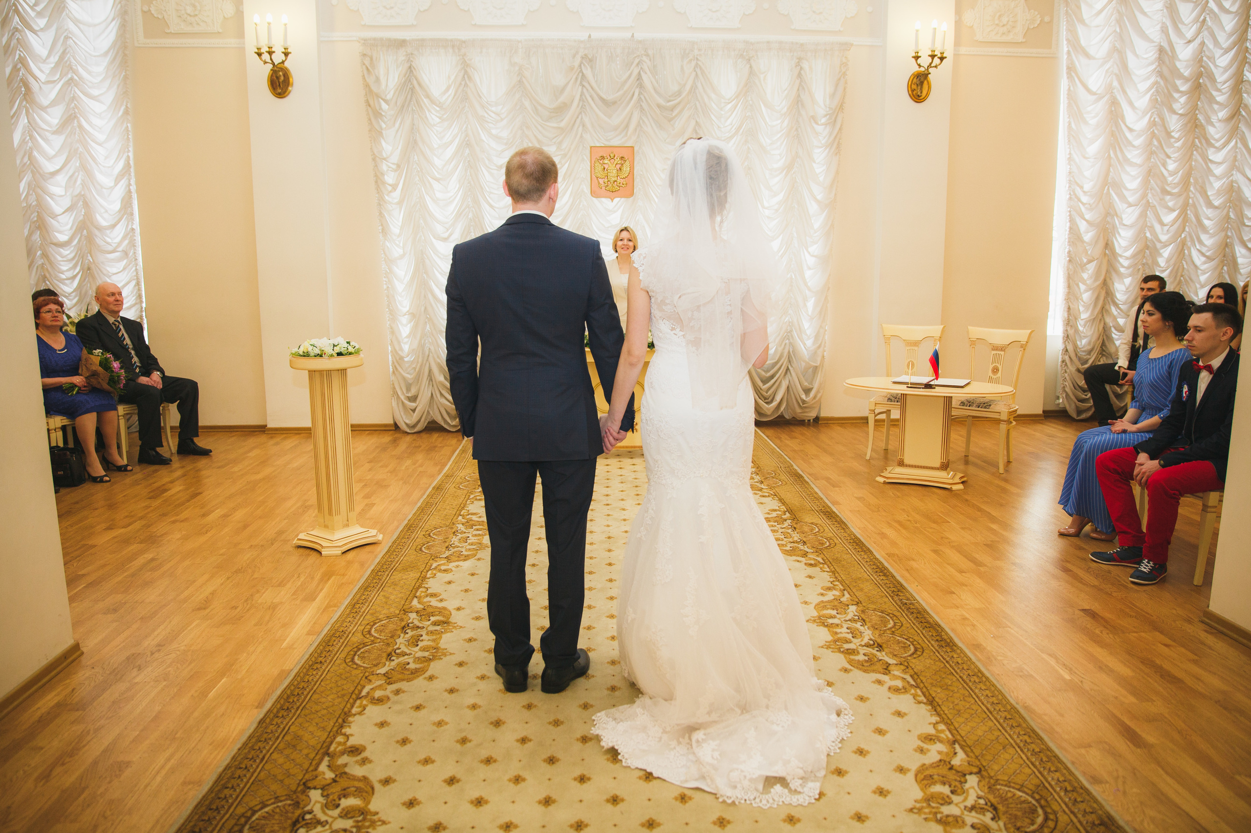 Свадебная фотосъёмка весной в Санкт-Петербурге. Семейный фотограф, свадебный фотограф, женский портрет в Санкт-Петербу