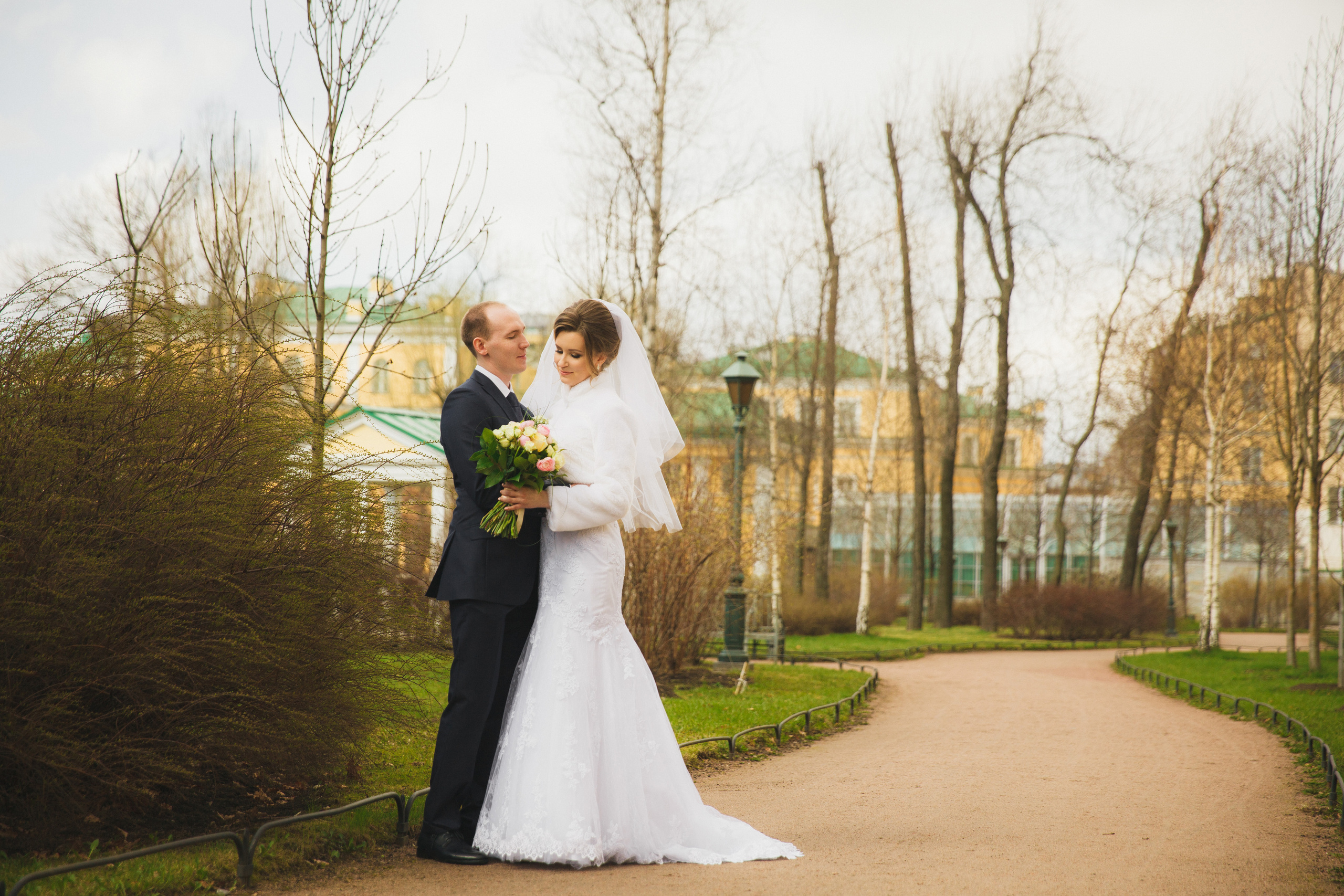 Свадебная фотосъёмка весной в Санкт-Петербурге. Семейный фотограф, свадебный фотограф, женский портрет в Санкт-Петербу