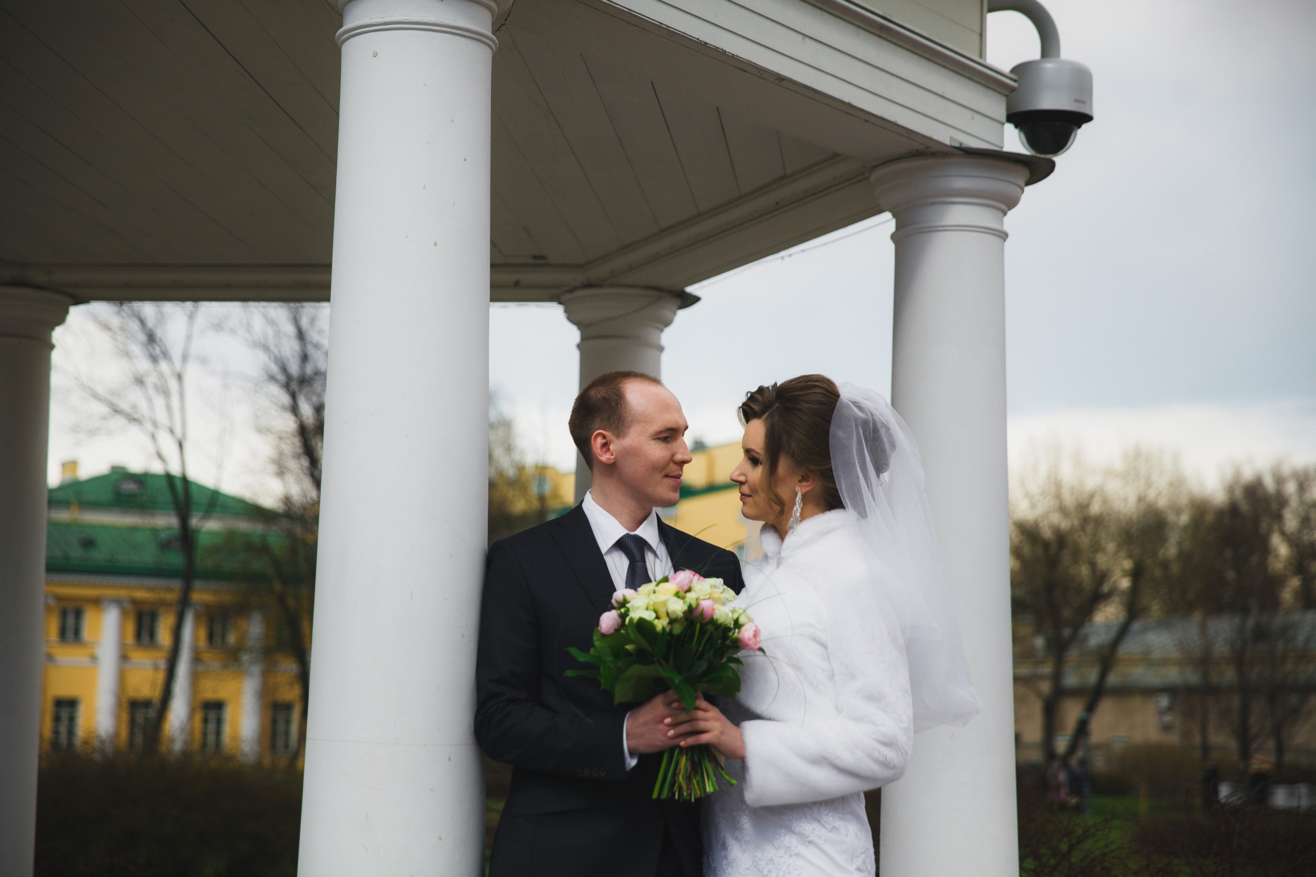 Свадебная фотосъёмка весной в Санкт-Петербурге. Семейный фотограф, свадебный фотограф, женский портрет в Санкт-Петербу
