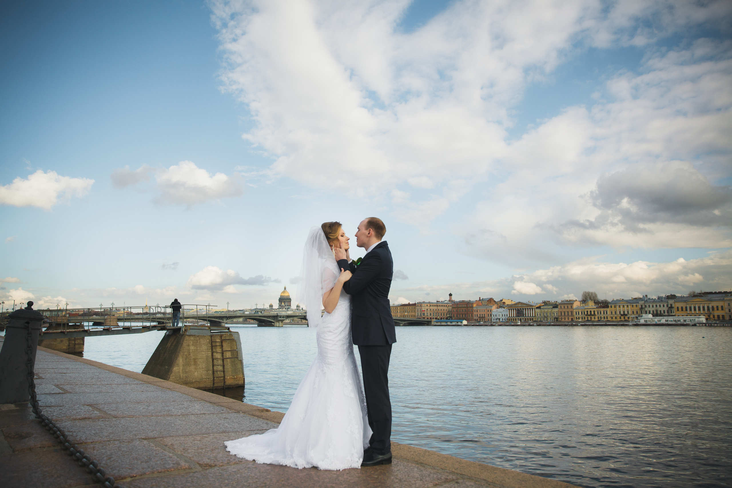 Свадебная фотосъёмка весной в Санкт-Петербурге. Семейный фотограф, свадебный фотограф, женский портрет в Санкт-Петербу