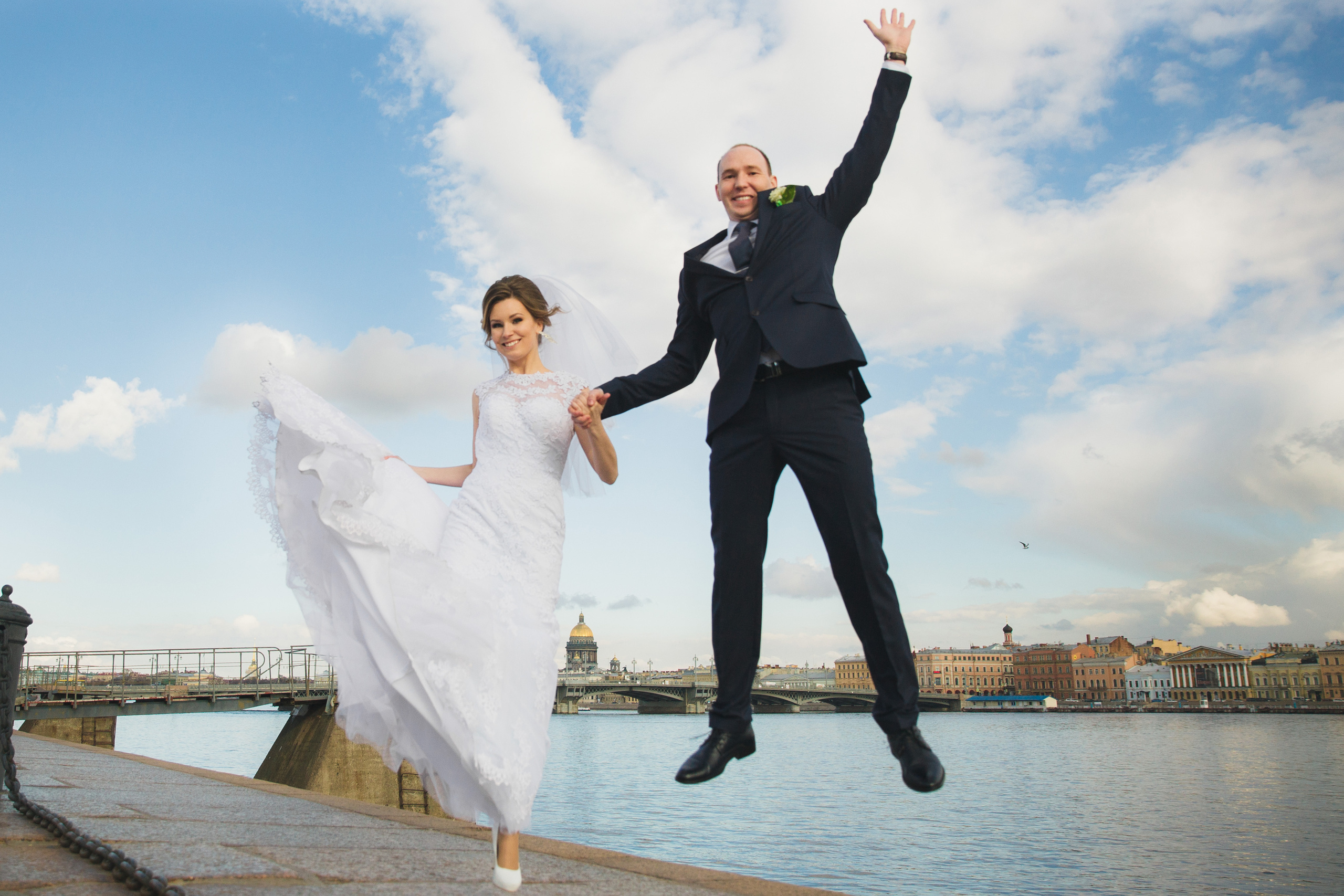 Свадебная фотосъёмка весной в Санкт-Петербурге. Семейный фотограф, свадебный фотограф, женский портрет в Санкт-Петербу